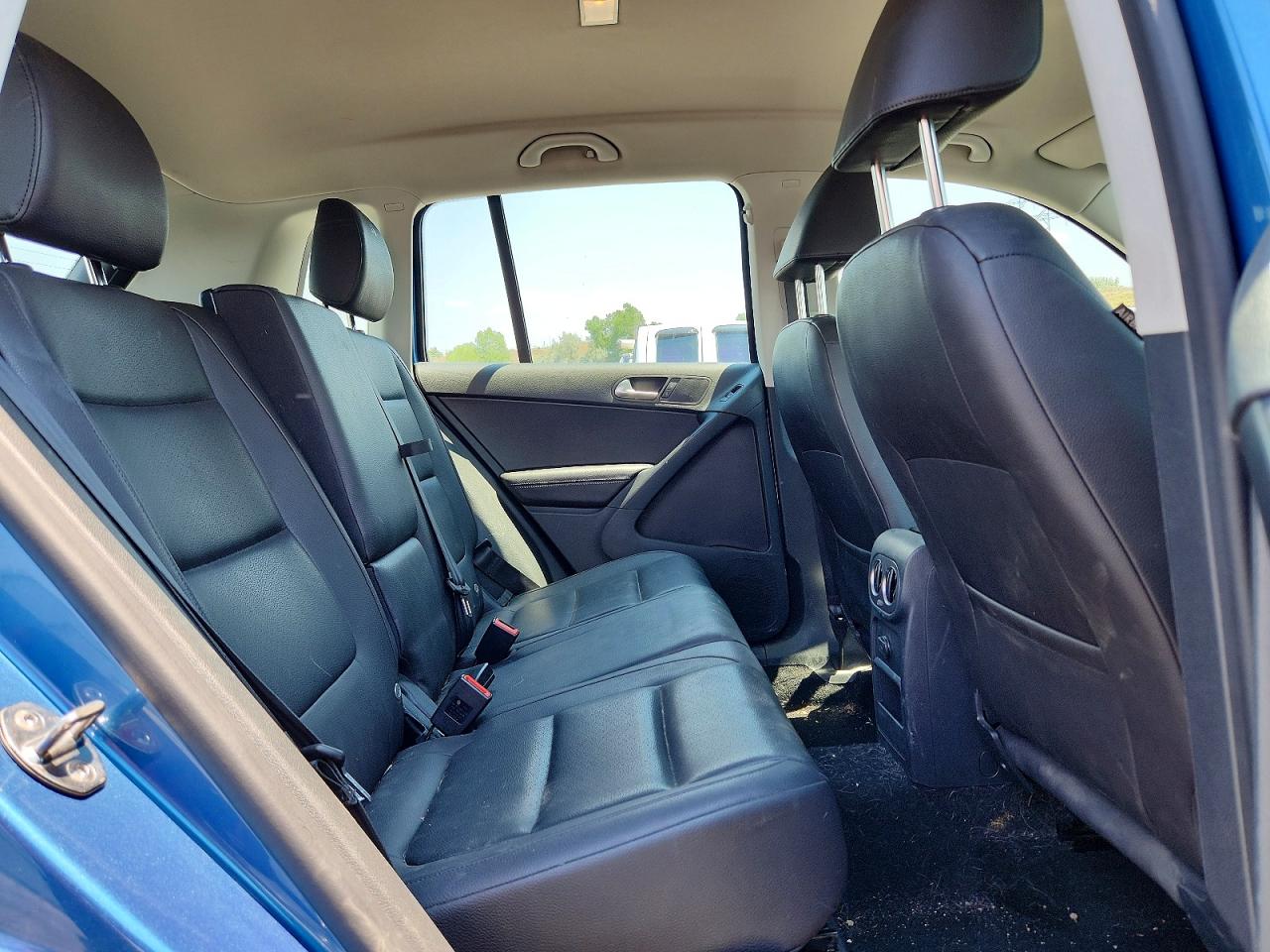 2017 Volkswagen Tiguan S Blue vin: WVGBV7AX4HW511097