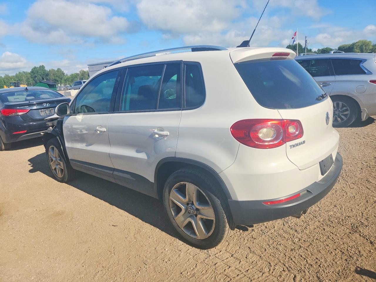 2010 Volkswagen Tiguan Se White vin: WVGBV7AX5AW509719