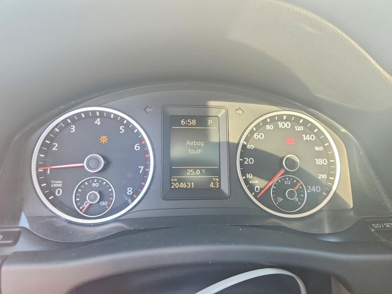 2010 Volkswagen Tiguan Se White vin: WVGBV7AX5AW509719