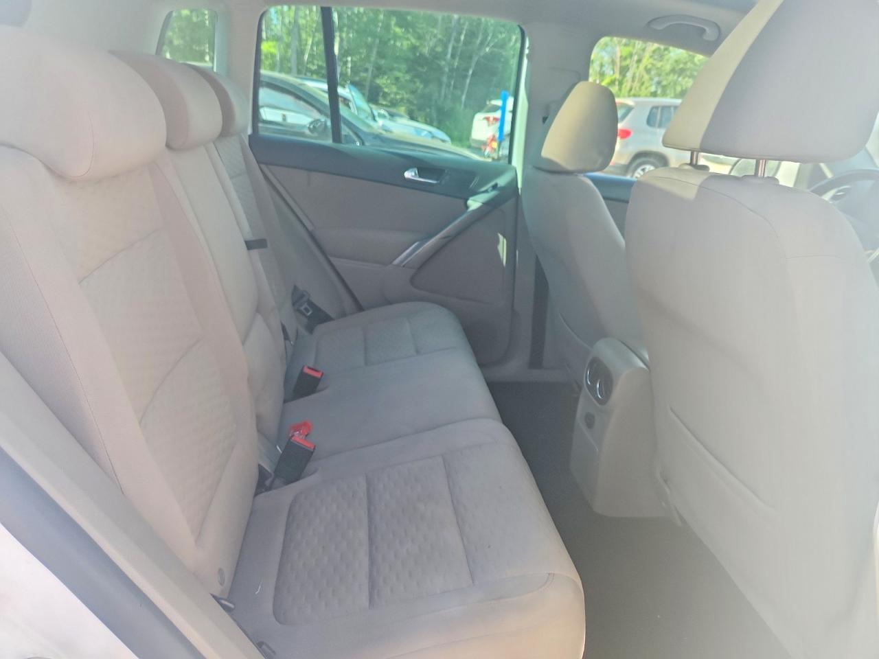 2010 Volkswagen Tiguan Se White vin: WVGBV7AX5AW509719