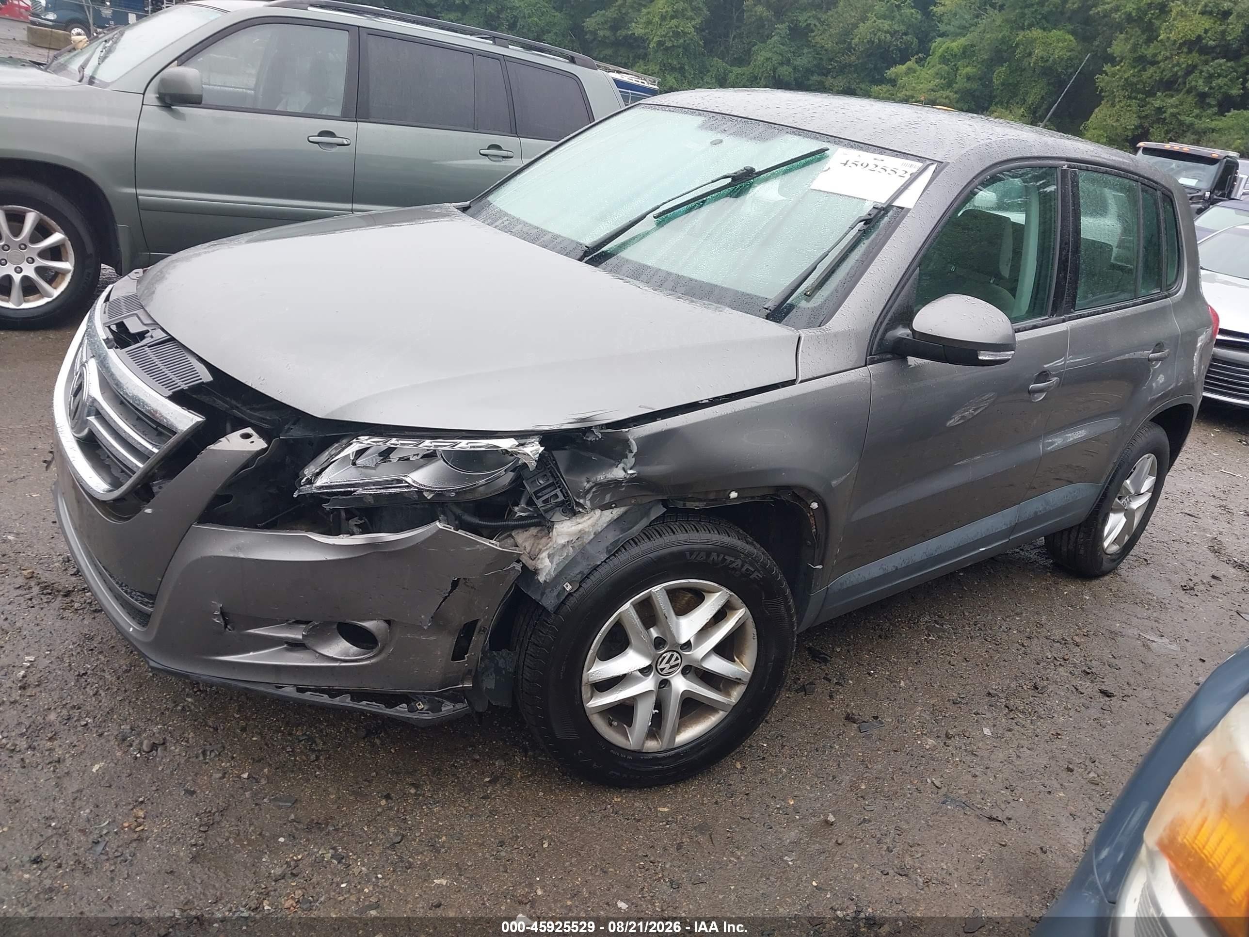 2011 Volkswagen Tiguan S Beige vin: WVGBV7AX5BW534833