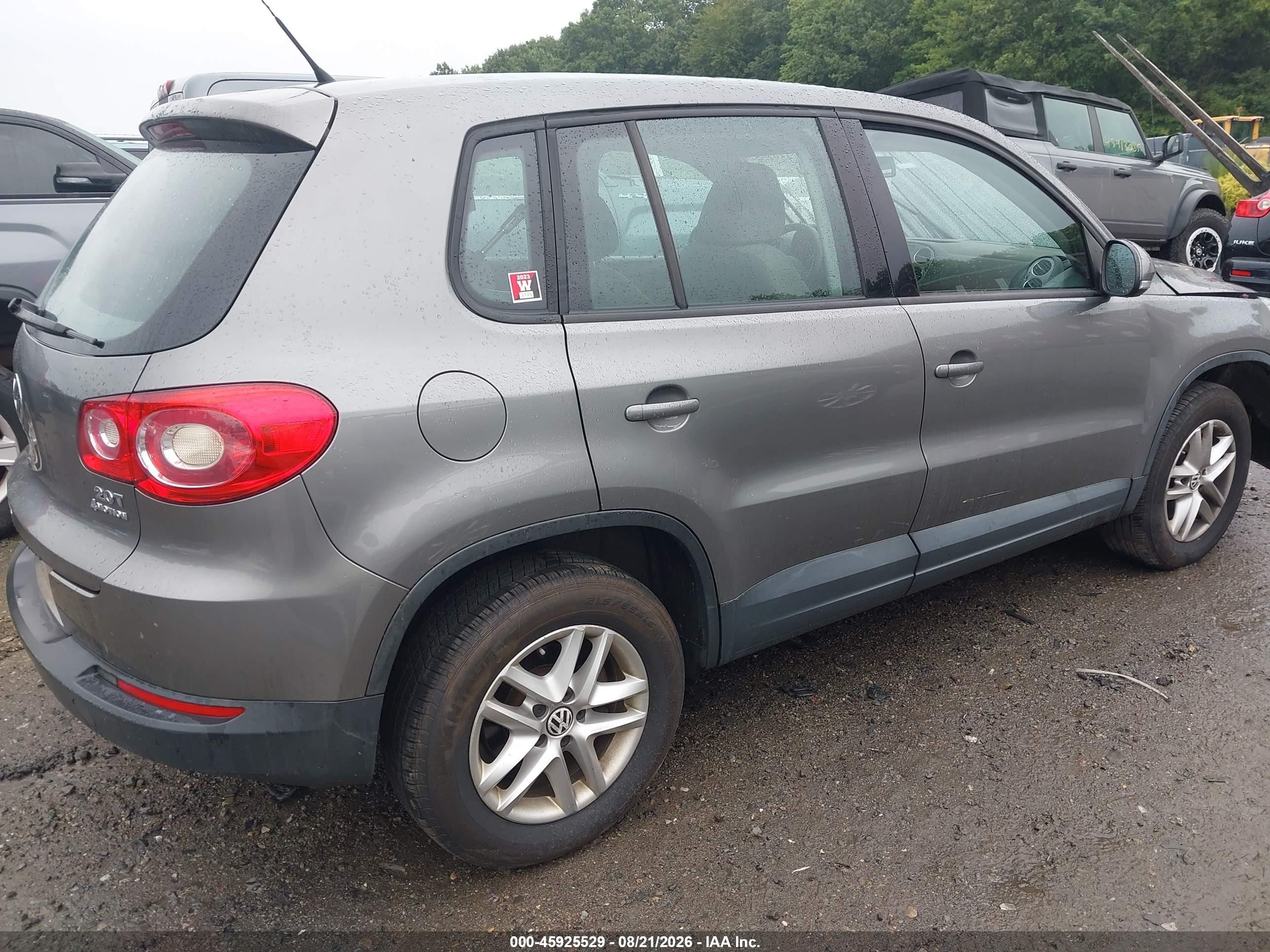 2011 Volkswagen Tiguan S Beige vin: WVGBV7AX5BW534833