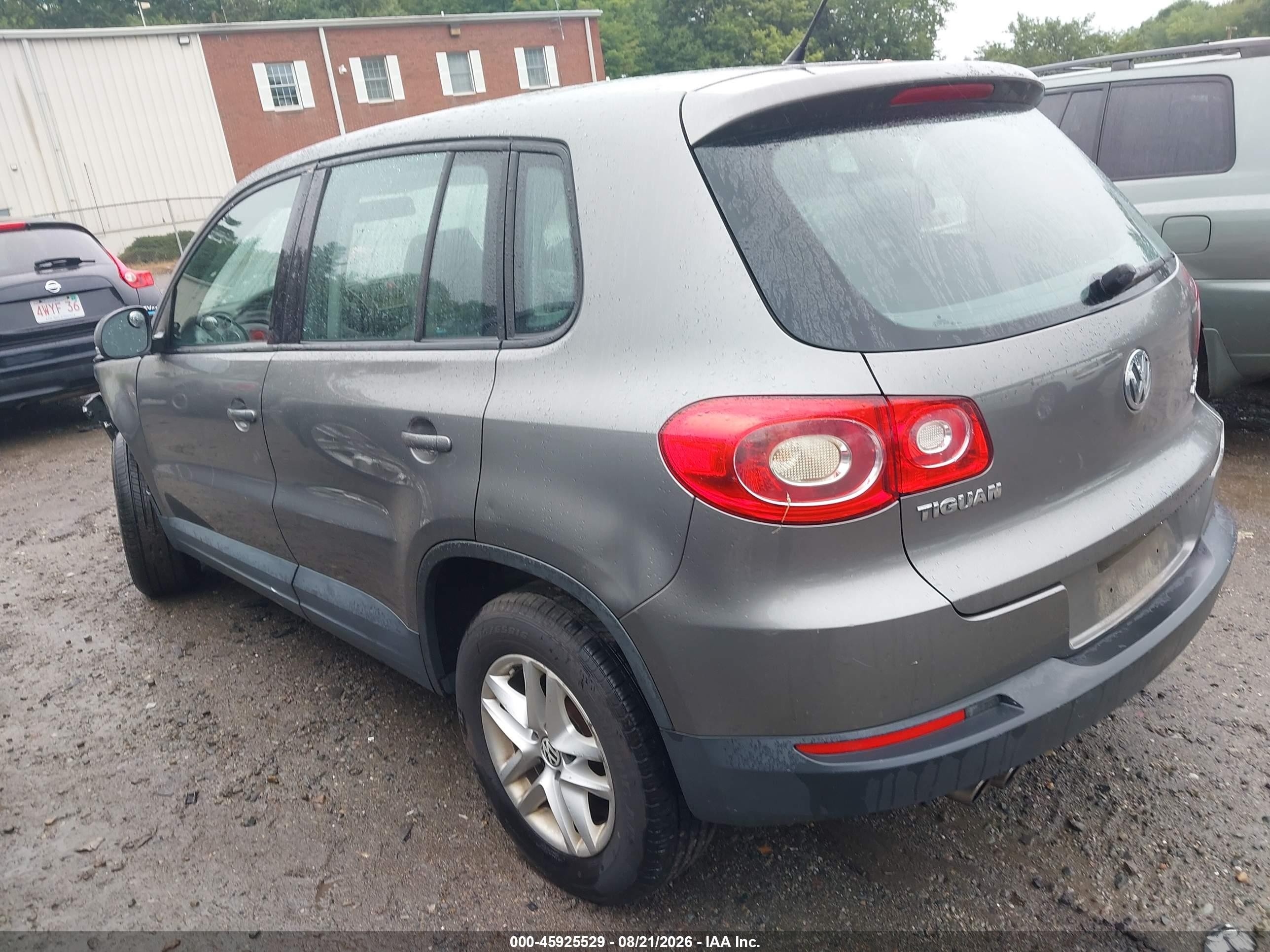 2011 Volkswagen Tiguan S Beige vin: WVGBV7AX5BW534833
