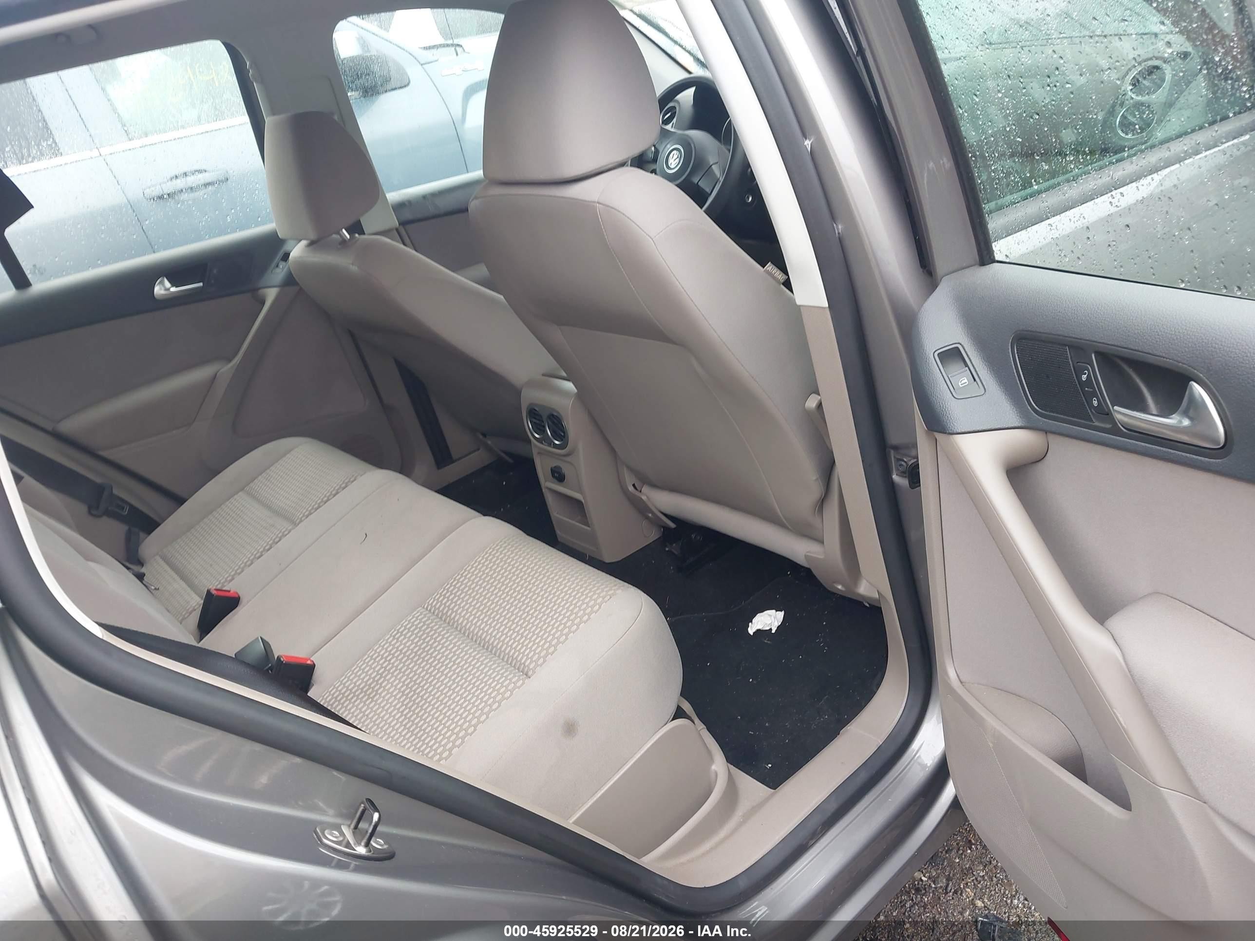 2011 Volkswagen Tiguan S Beige vin: WVGBV7AX5BW534833