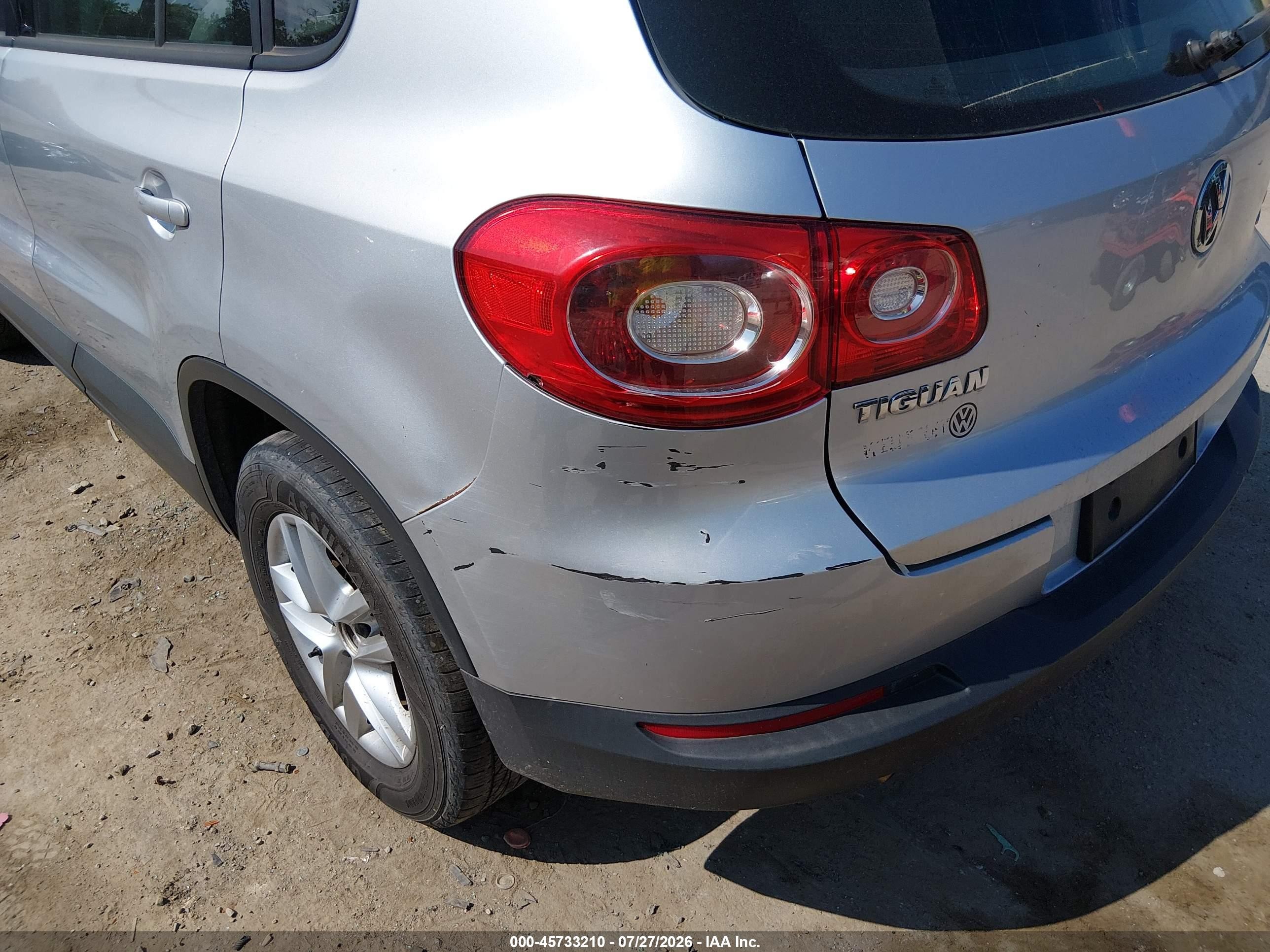 2011 Volkswagen Tiguan S Silver vin: WVGBV7AX5BW555231