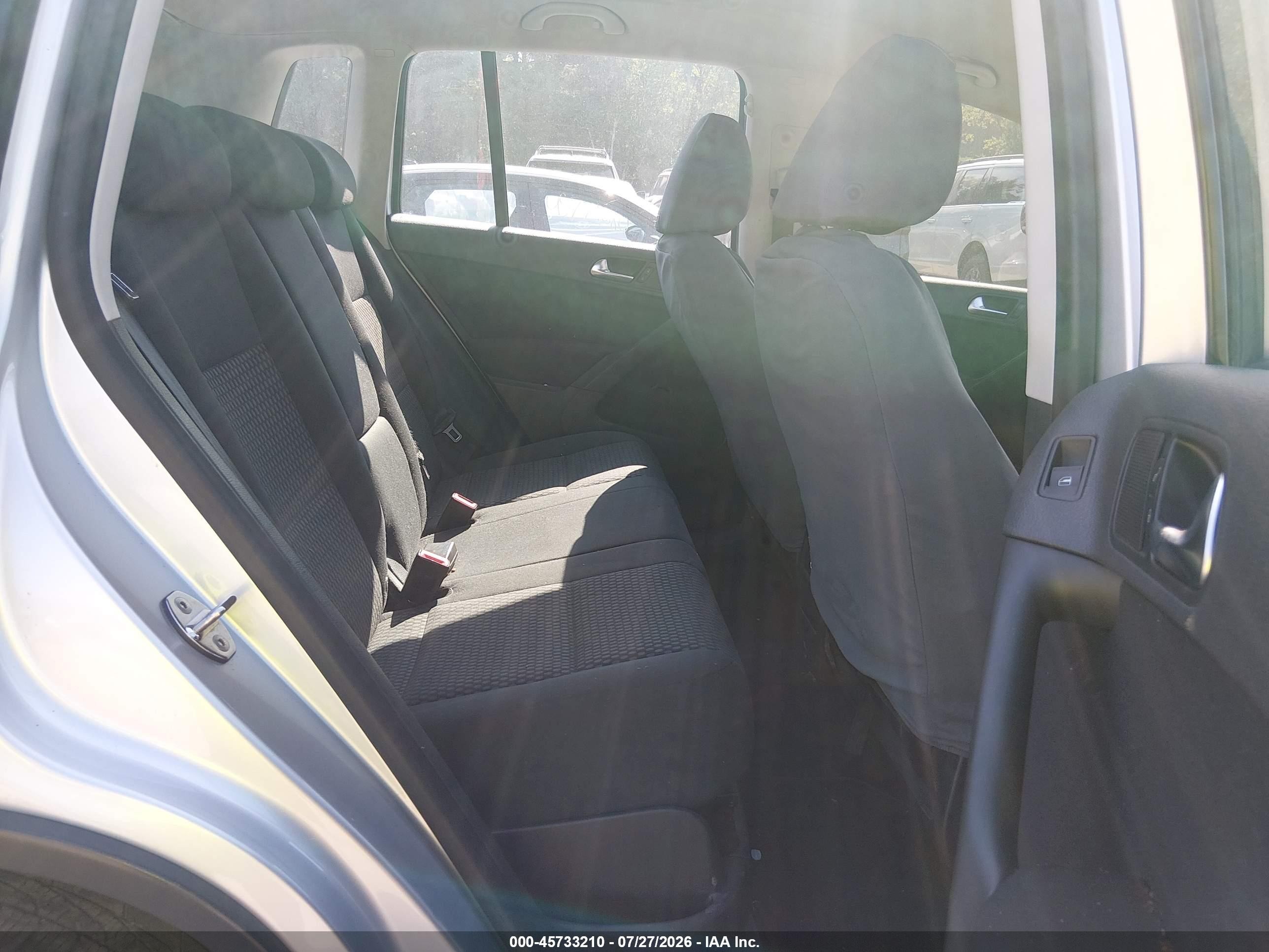 2011 Volkswagen Tiguan S Silver vin: WVGBV7AX5BW555231