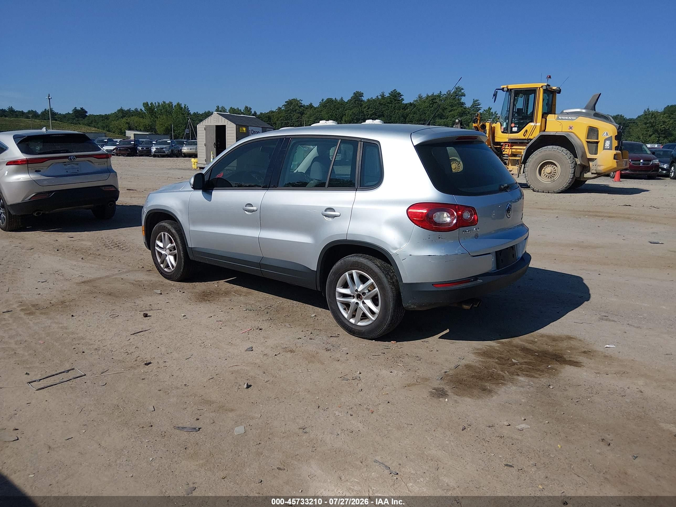 2011 Volkswagen Tiguan S Silver vin: WVGBV7AX5BW555231