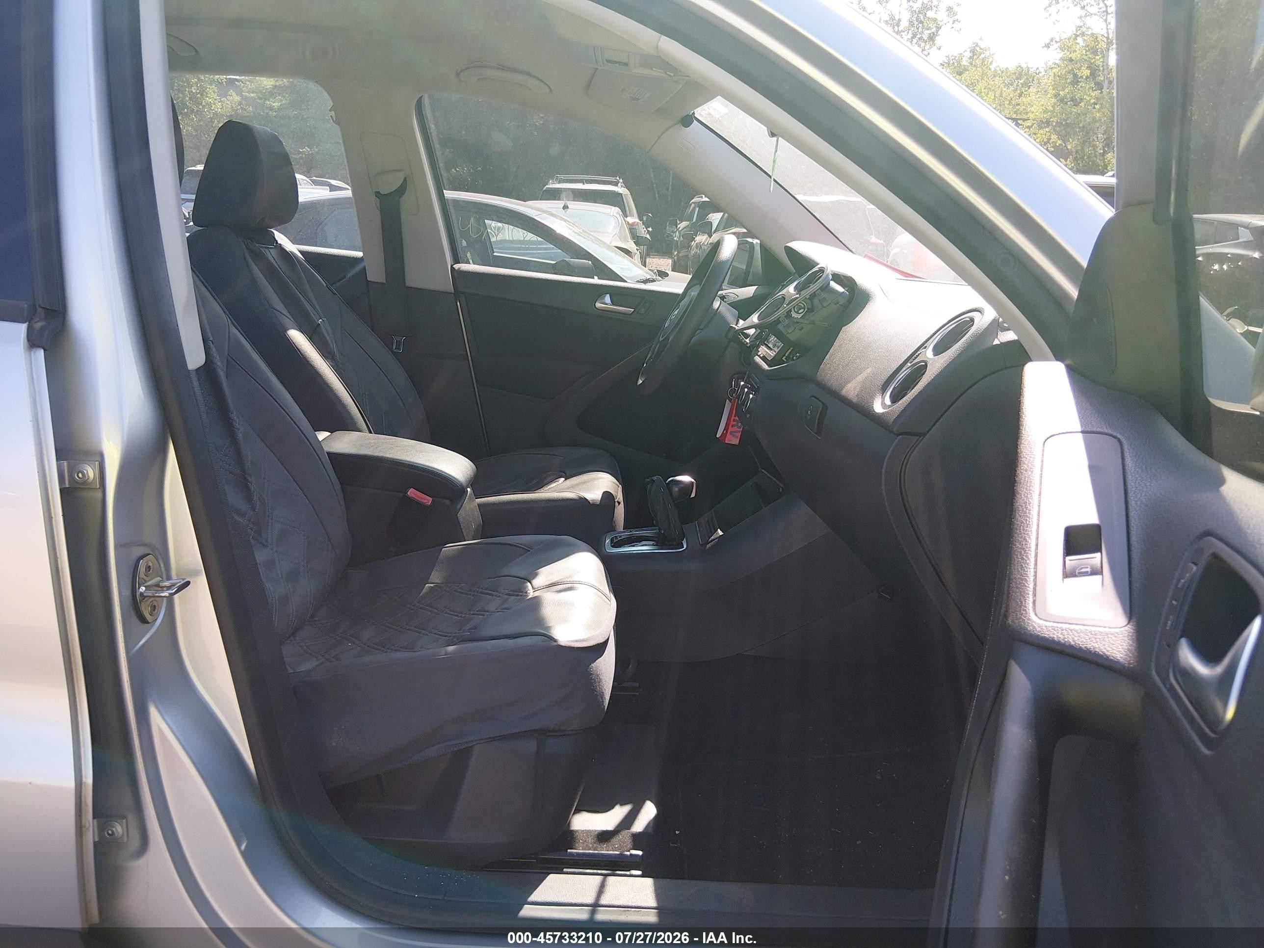2011 Volkswagen Tiguan S Silver vin: WVGBV7AX5BW555231