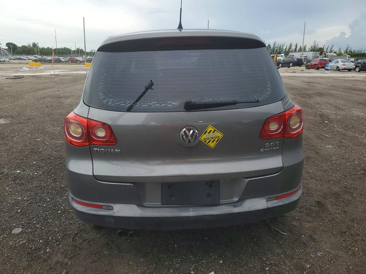 2011 Volkswagen Tiguan S Charcoal vin: WVGBV7AX5BW567122