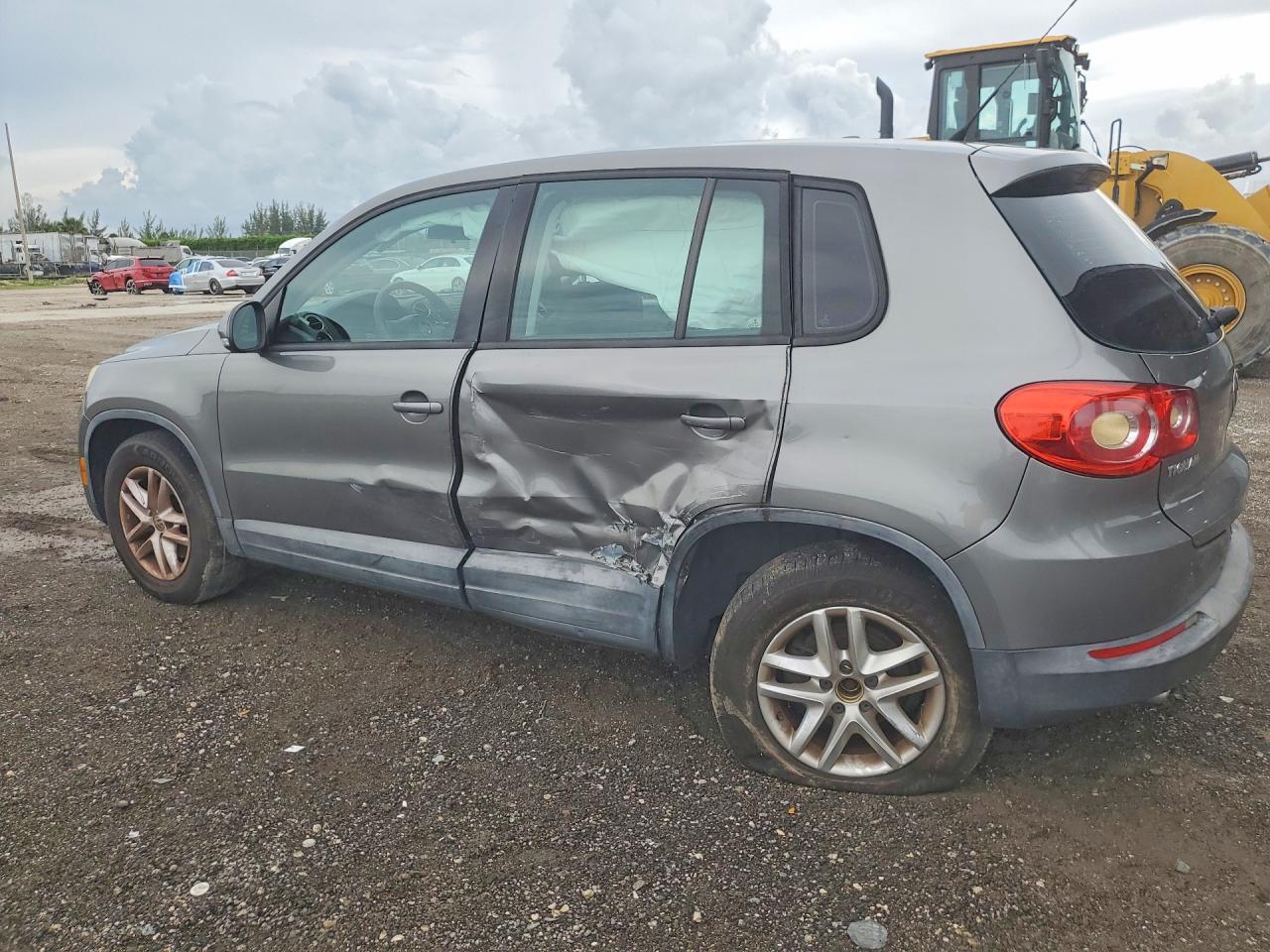 2011 Volkswagen Tiguan S Charcoal vin: WVGBV7AX5BW567122
