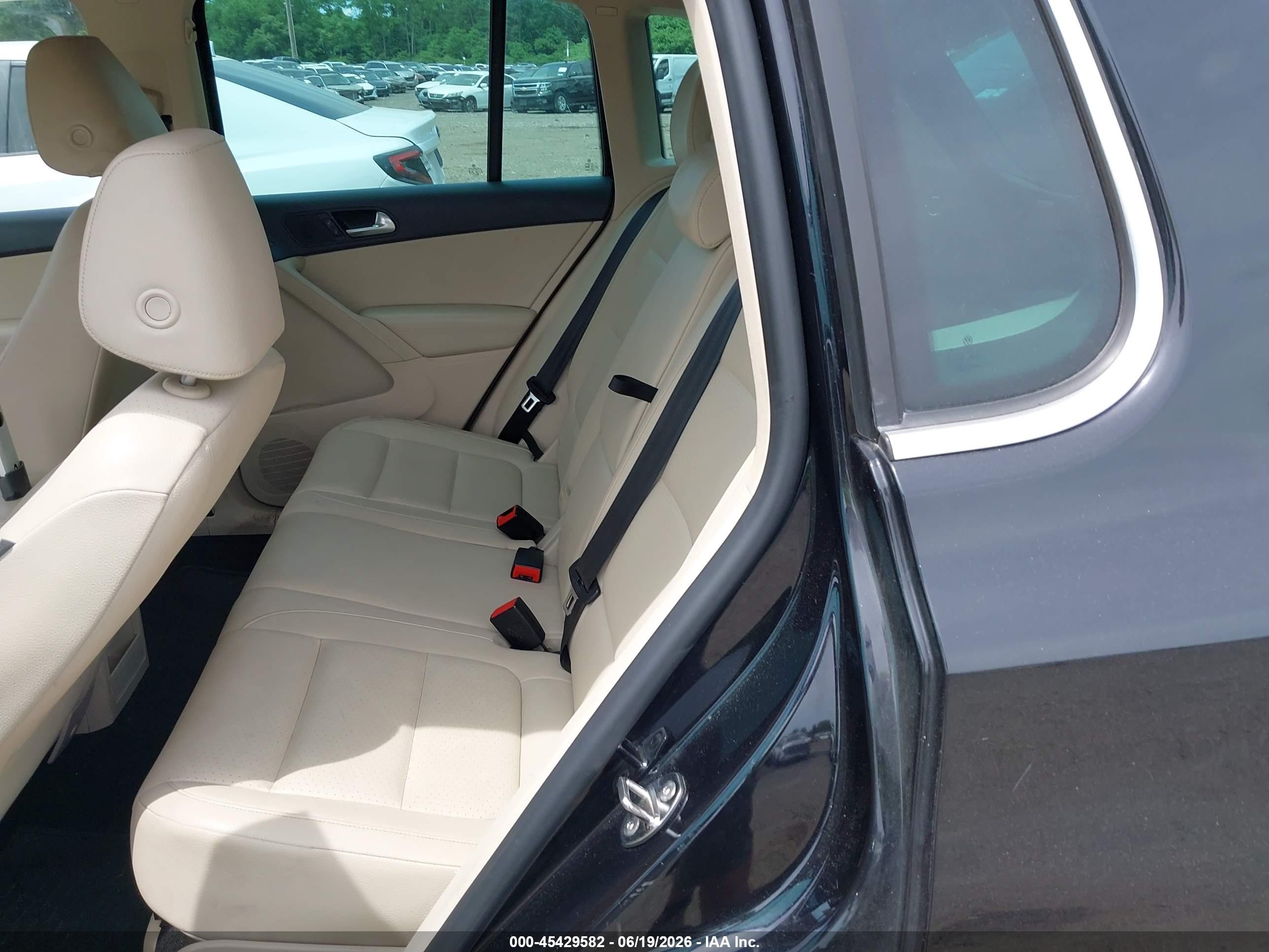 2012 Volkswagen Tiguan Se Black vin: WVGBV7AX5CW539595