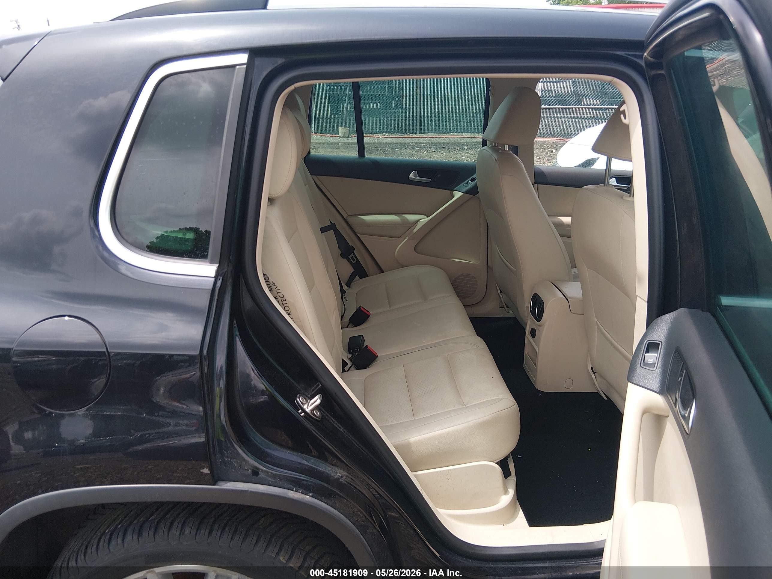 2012 Volkswagen Tiguan Se Black vin: WVGBV7AX5CW541864