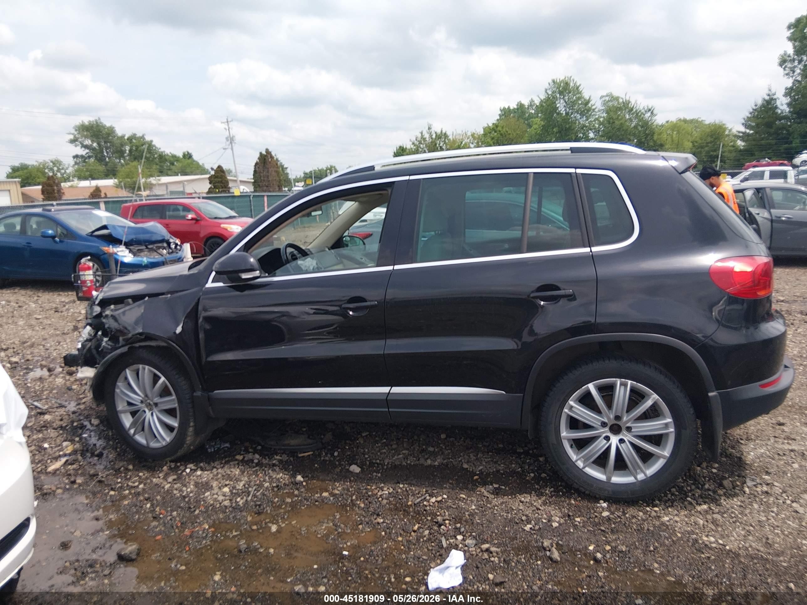 2012 Volkswagen Tiguan Se Black vin: WVGBV7AX5CW541864