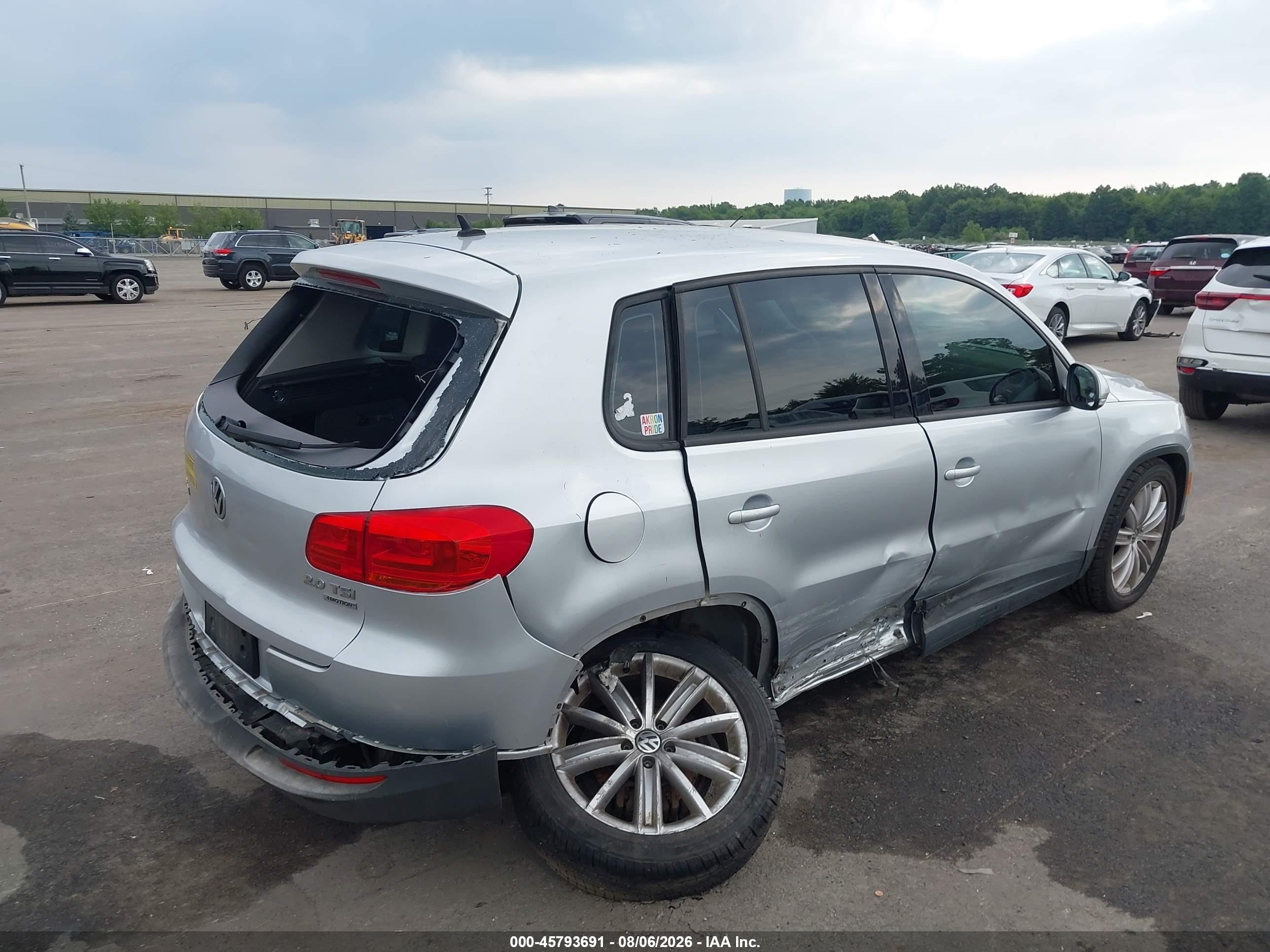 2012 Volkswagen Tiguan S Silver vin: WVGBV7AX5CW563735