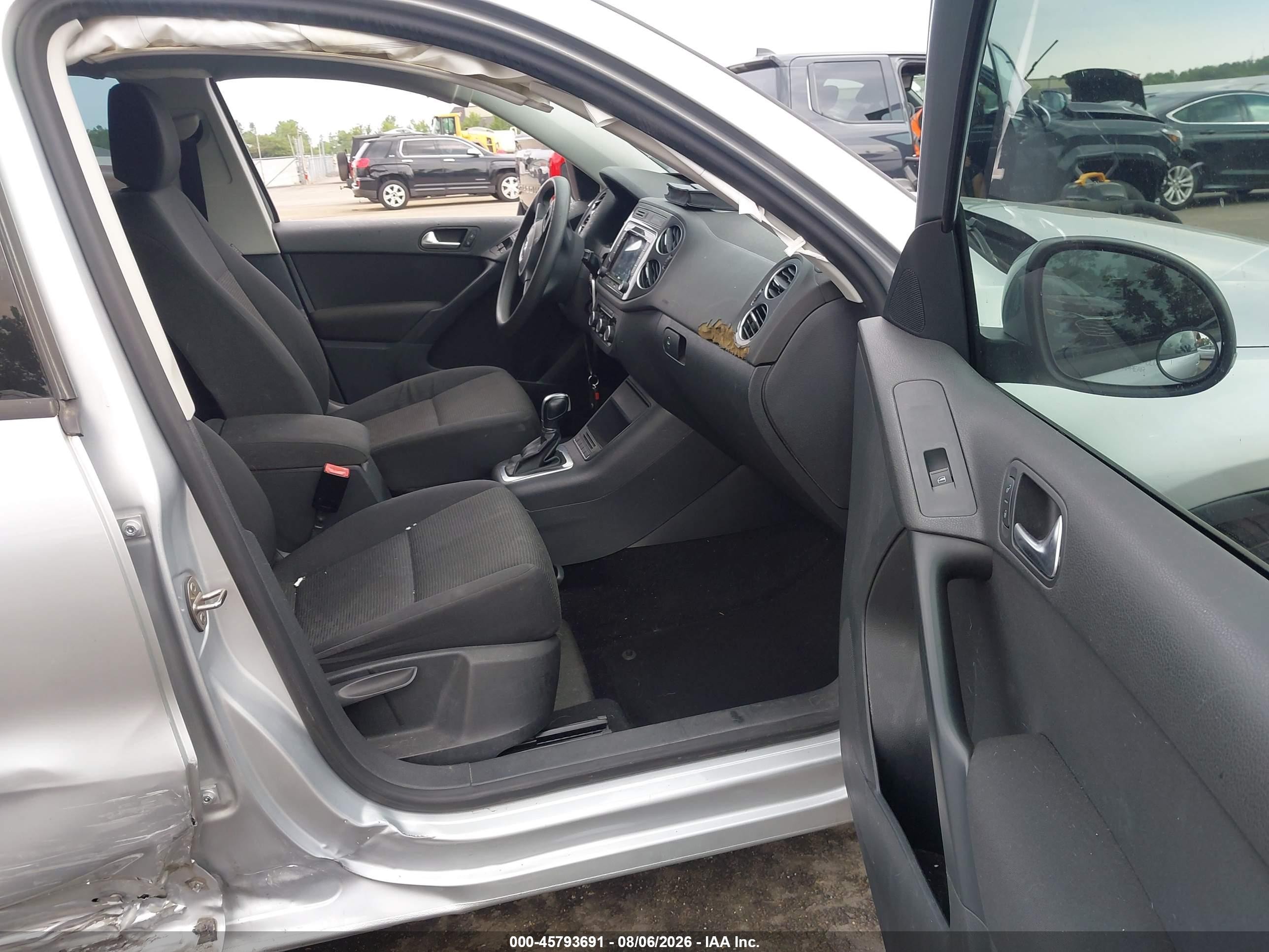 2012 Volkswagen Tiguan S Silver vin: WVGBV7AX5CW563735