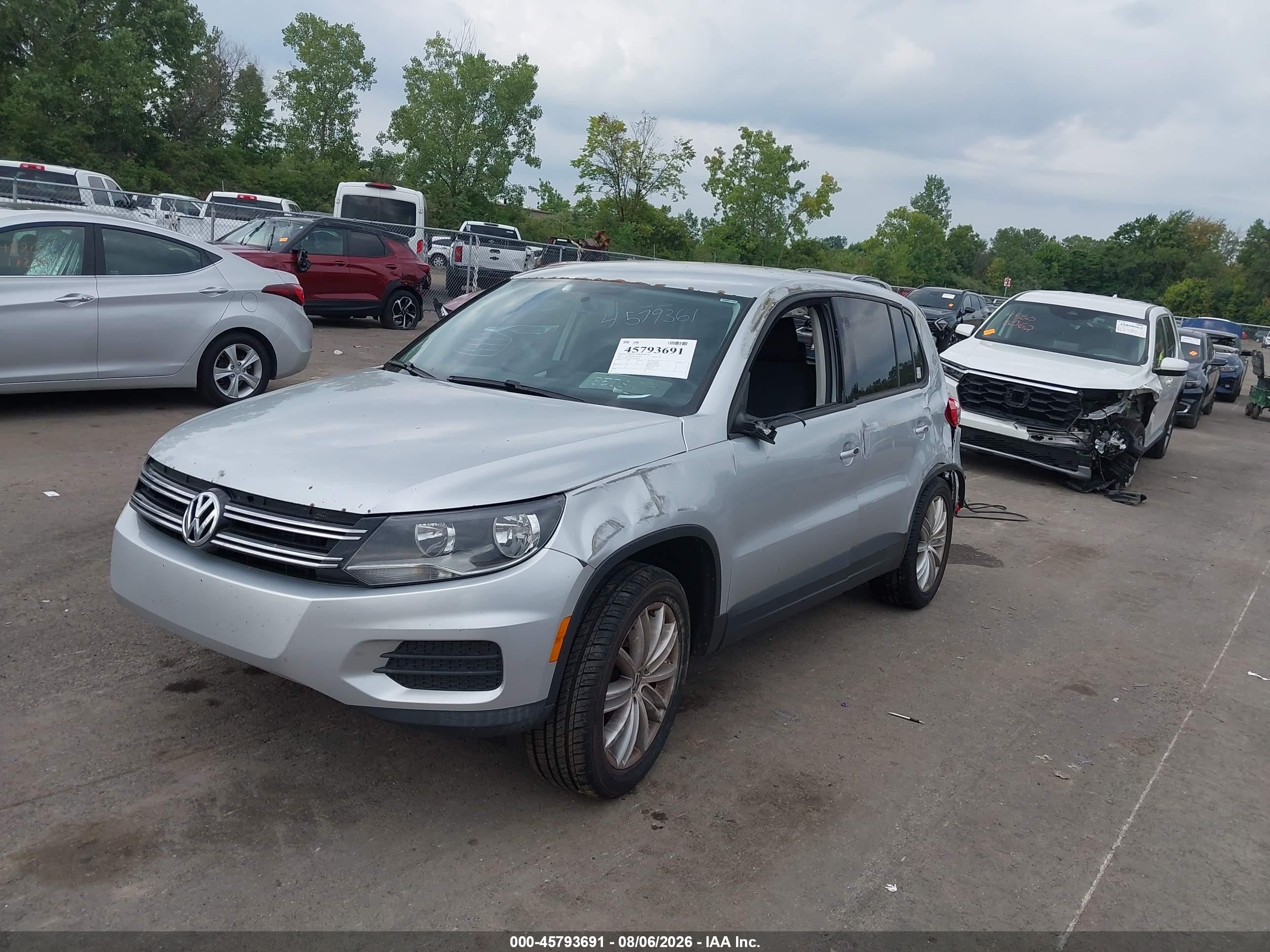 2012 Volkswagen Tiguan S Silver vin: WVGBV7AX5CW563735