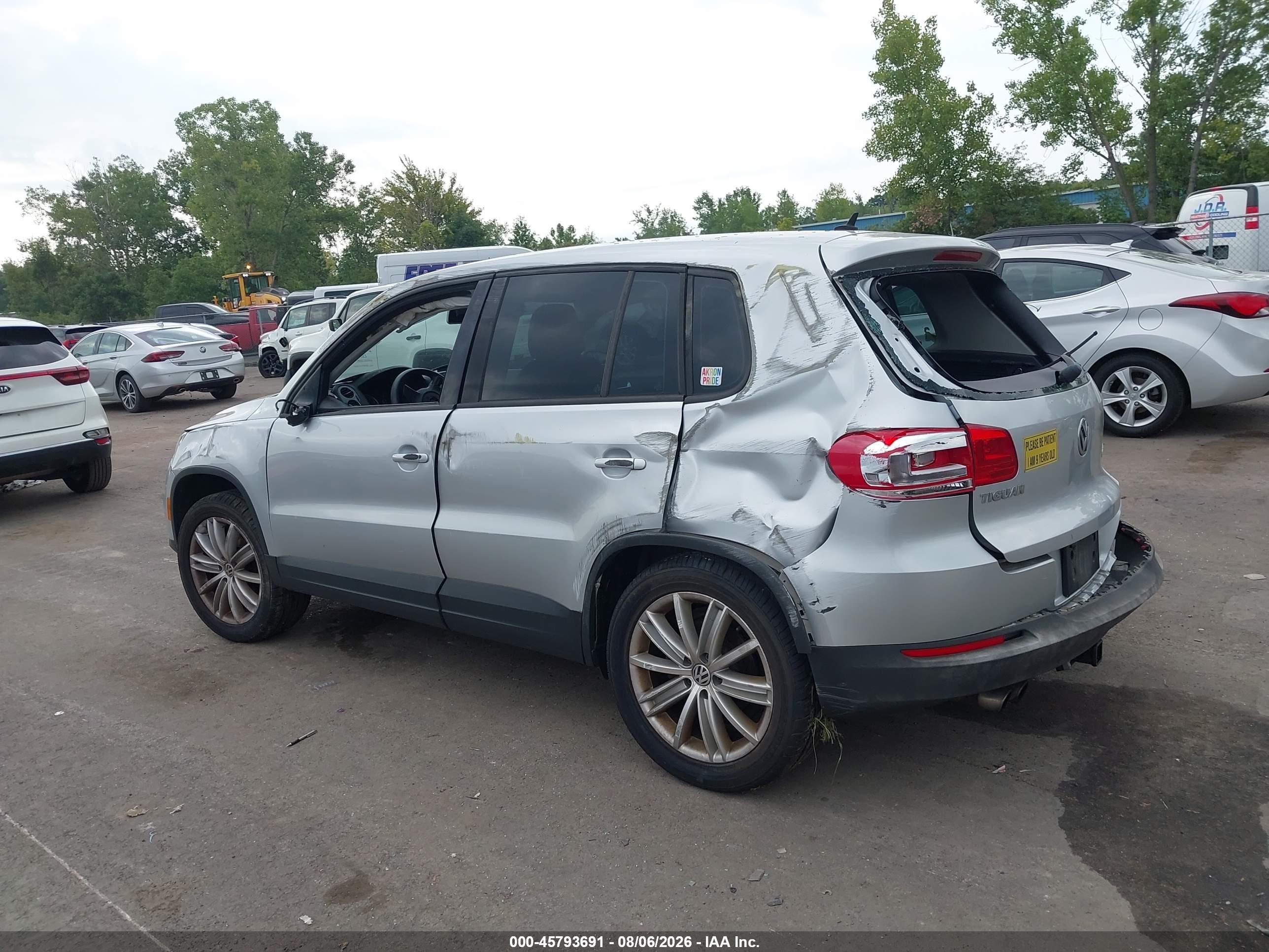 2012 Volkswagen Tiguan S Silver vin: WVGBV7AX5CW563735