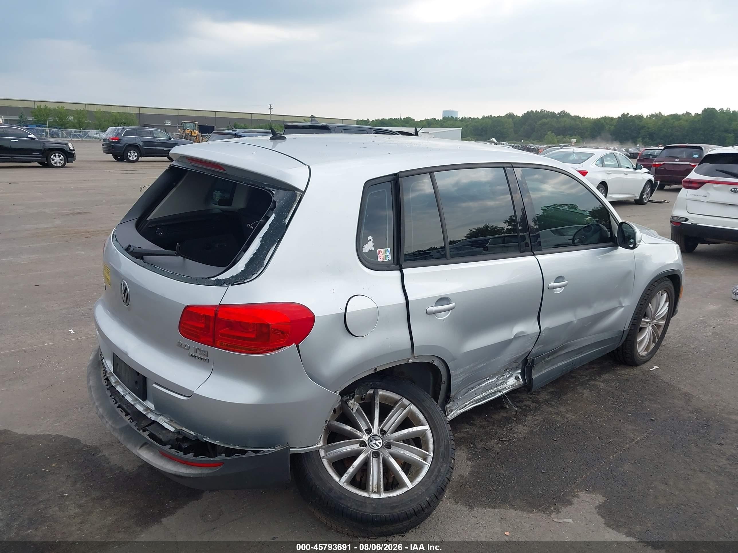 2012 Volkswagen Tiguan S Silver vin: WVGBV7AX5CW563735