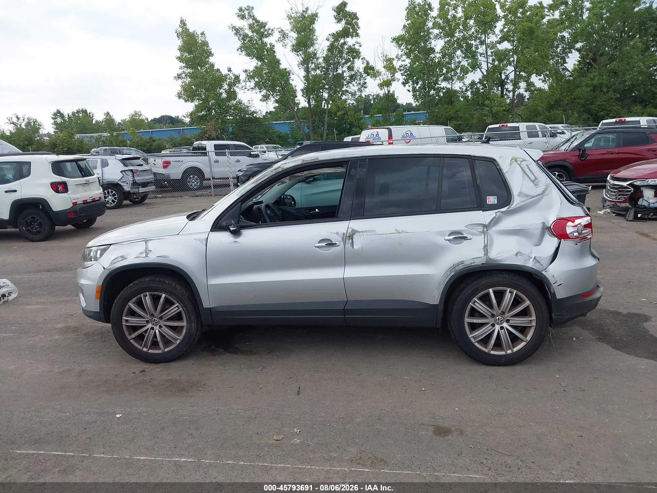 2012 Volkswagen Tiguan S Silver vin: WVGBV7AX5CW563735