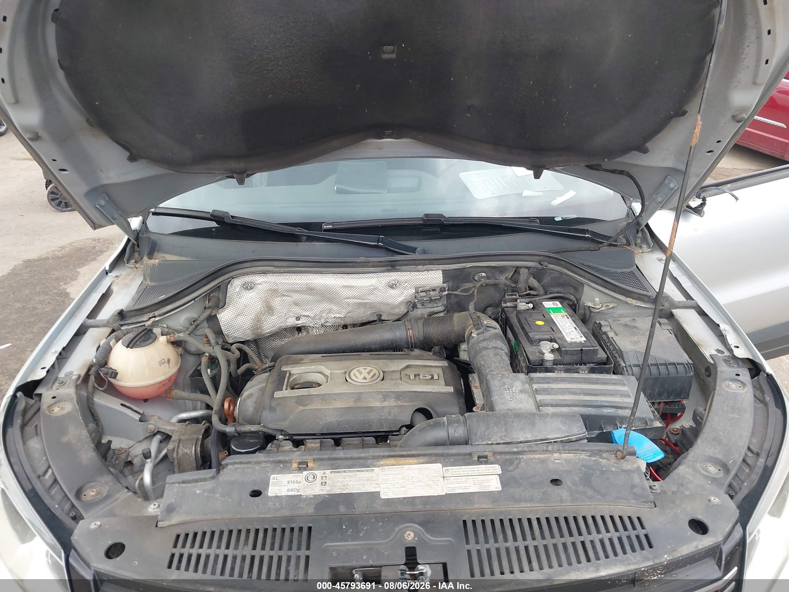 2012 Volkswagen Tiguan S Silver vin: WVGBV7AX5CW563735