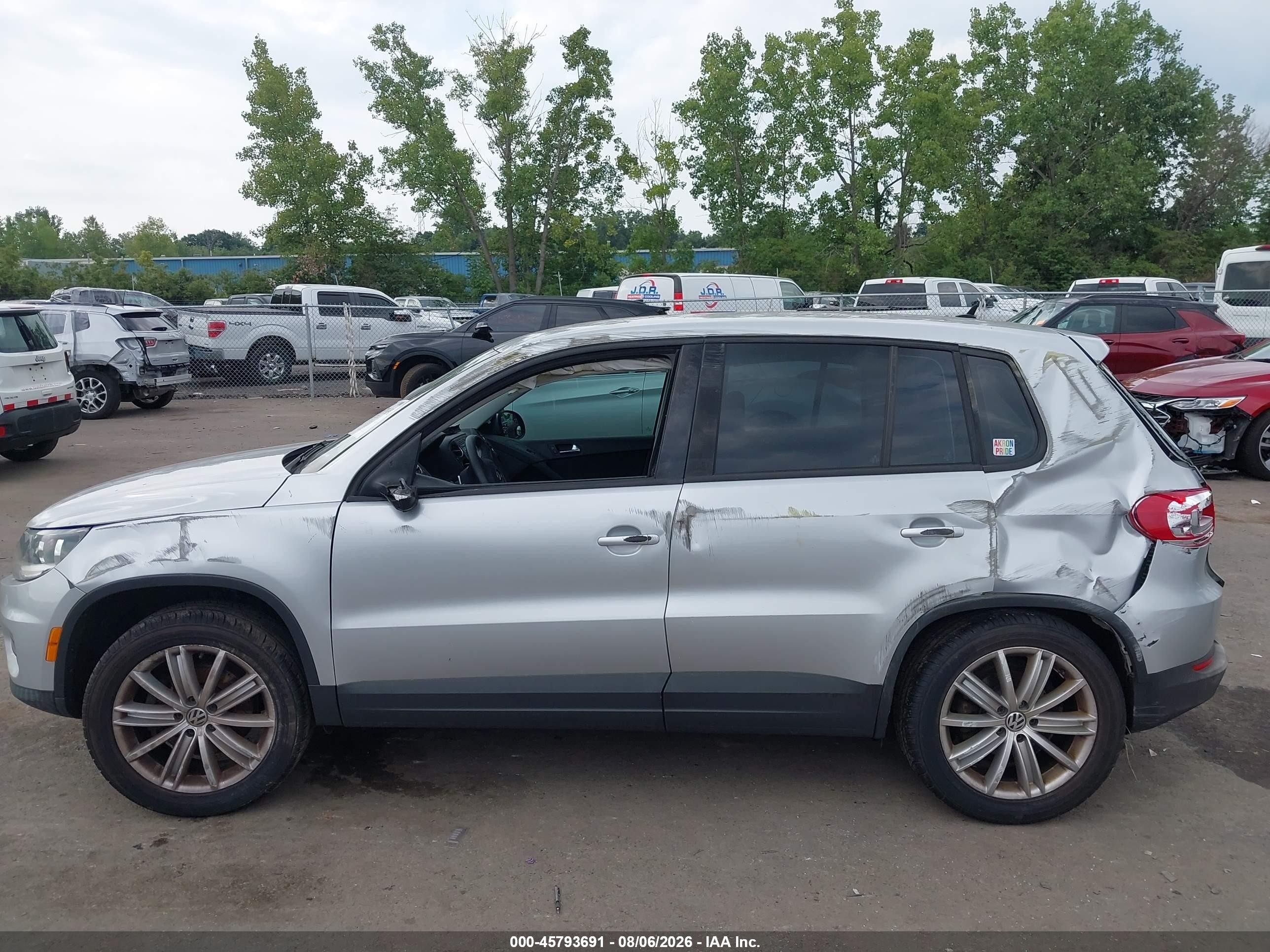 2012 Volkswagen Tiguan S Silver vin: WVGBV7AX5CW563735