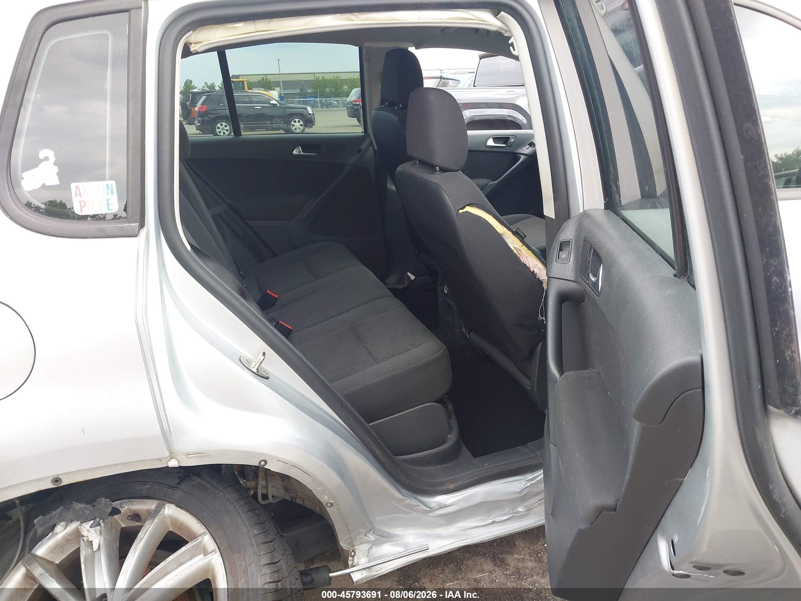 2012 Volkswagen Tiguan S Silver vin: WVGBV7AX5CW563735