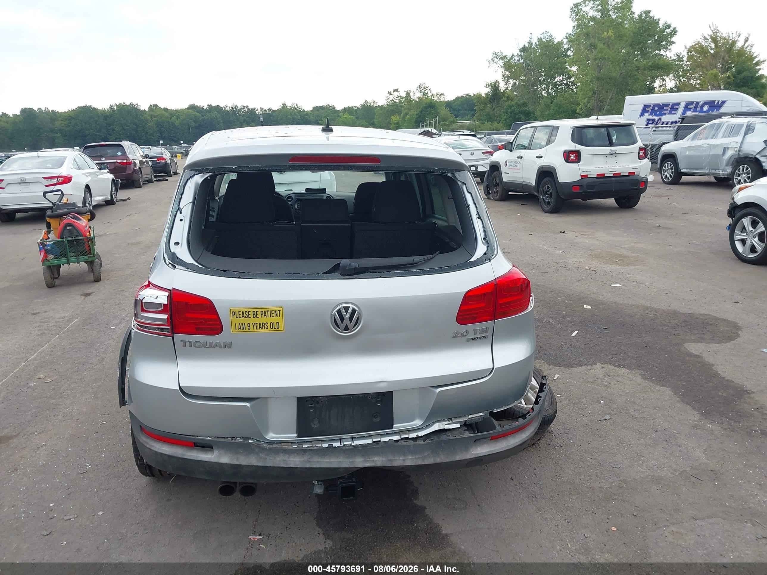2012 Volkswagen Tiguan S Silver vin: WVGBV7AX5CW563735