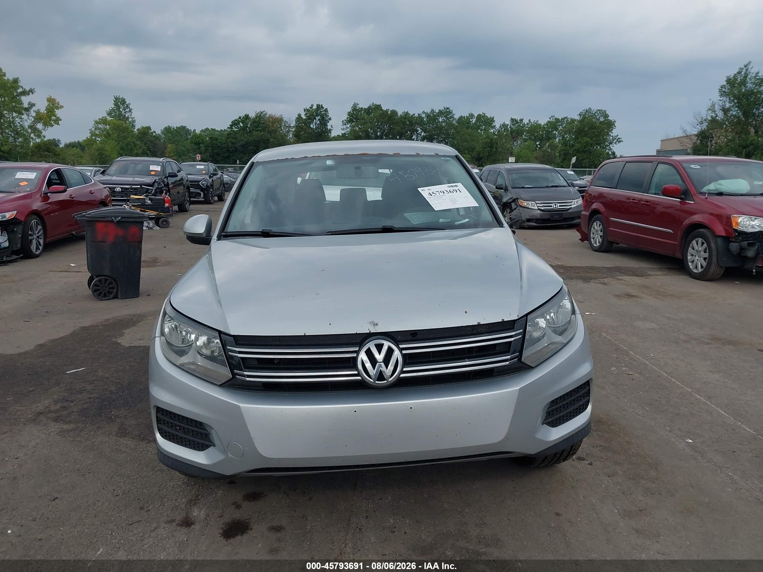 2012 Volkswagen Tiguan S Silver vin: WVGBV7AX5CW563735