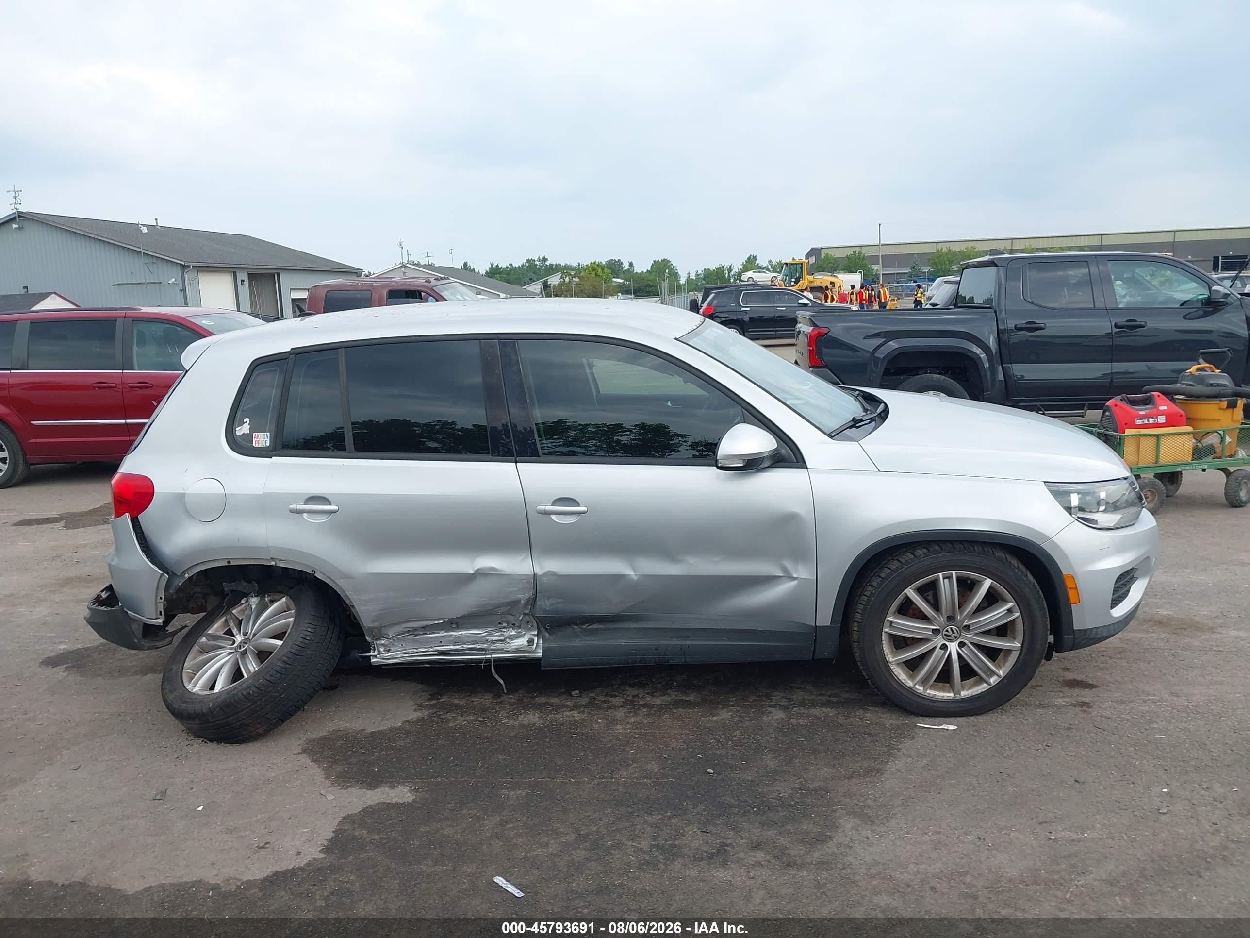 2012 Volkswagen Tiguan S Silver vin: WVGBV7AX5CW563735