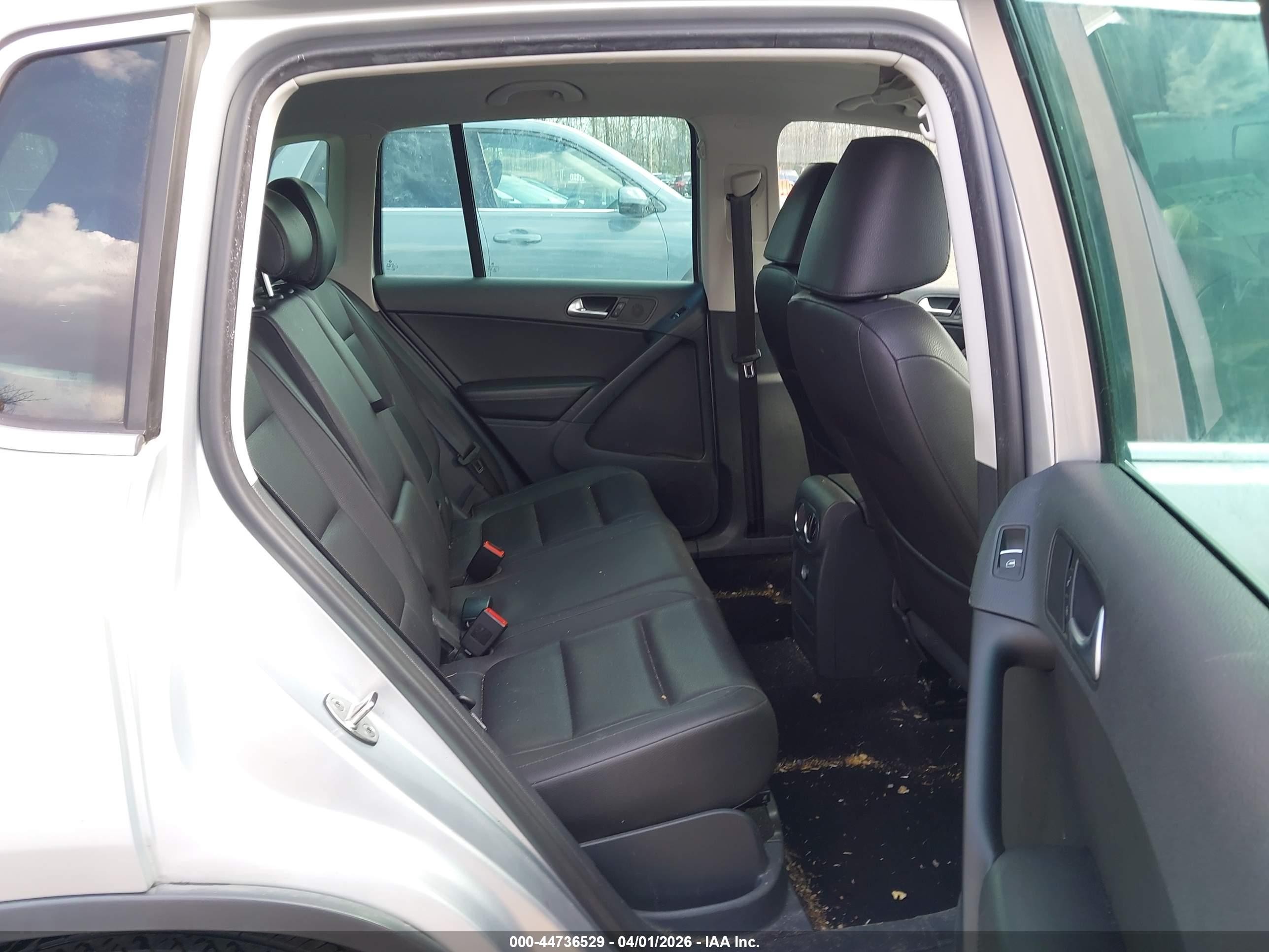 2012 Volkswagen Tiguan Se Silver vin: WVGBV7AX5CW608320