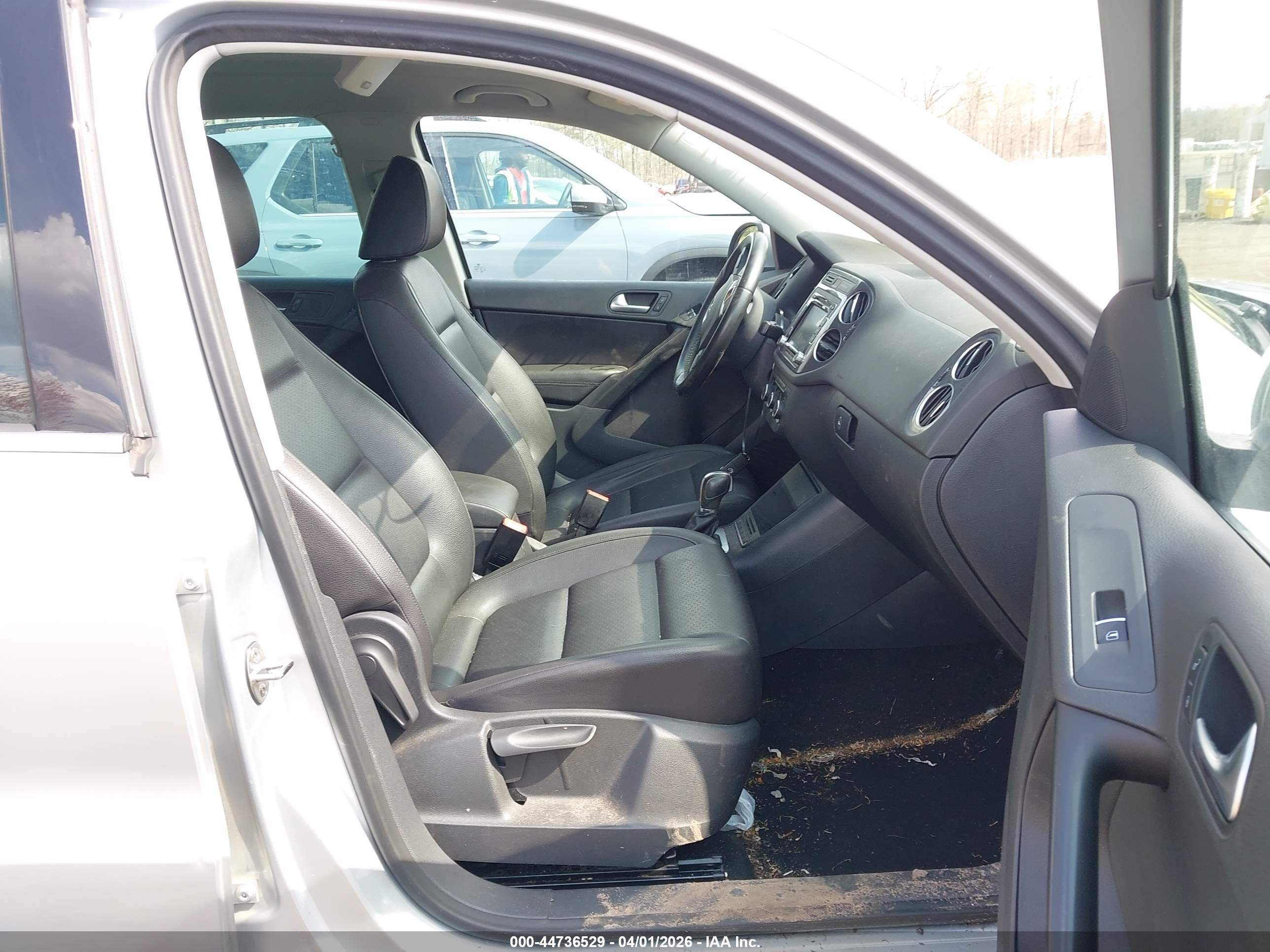 2012 Volkswagen Tiguan Se Silver vin: WVGBV7AX5CW608320