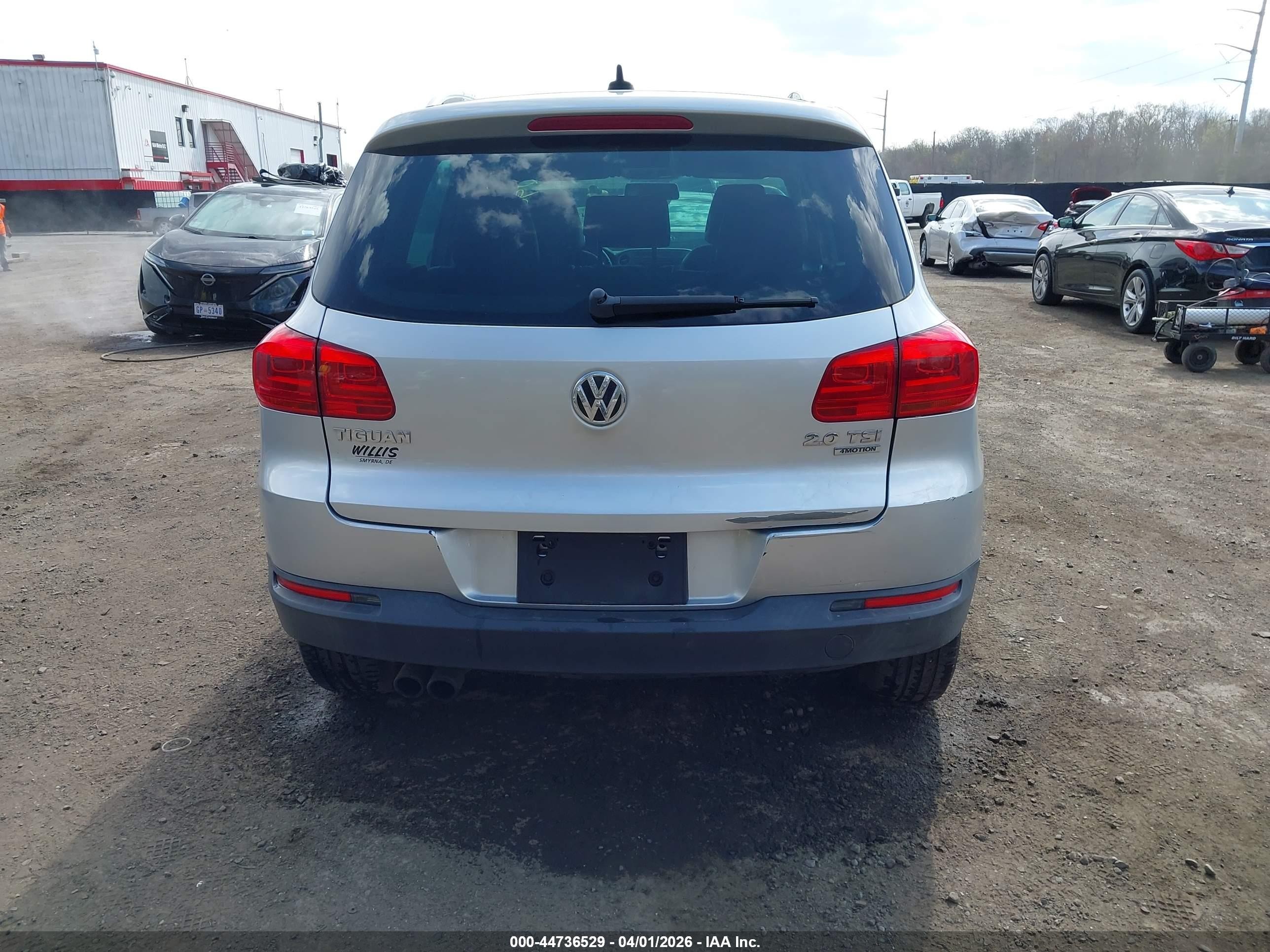 2012 Volkswagen Tiguan Se Silver vin: WVGBV7AX5CW608320