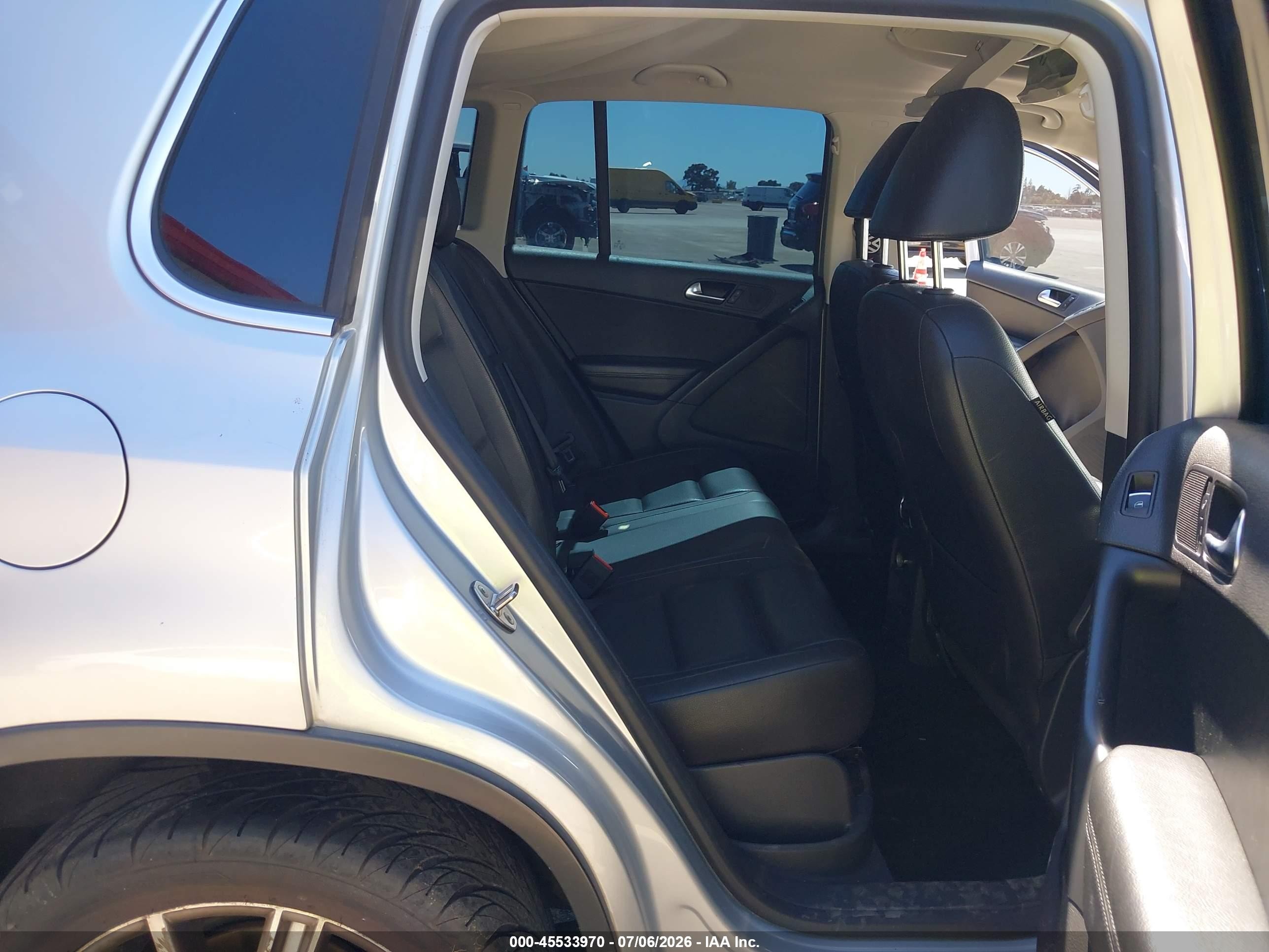 2013 Volkswagen Tiguan Se Silver vin: WVGBV7AX5DW507330