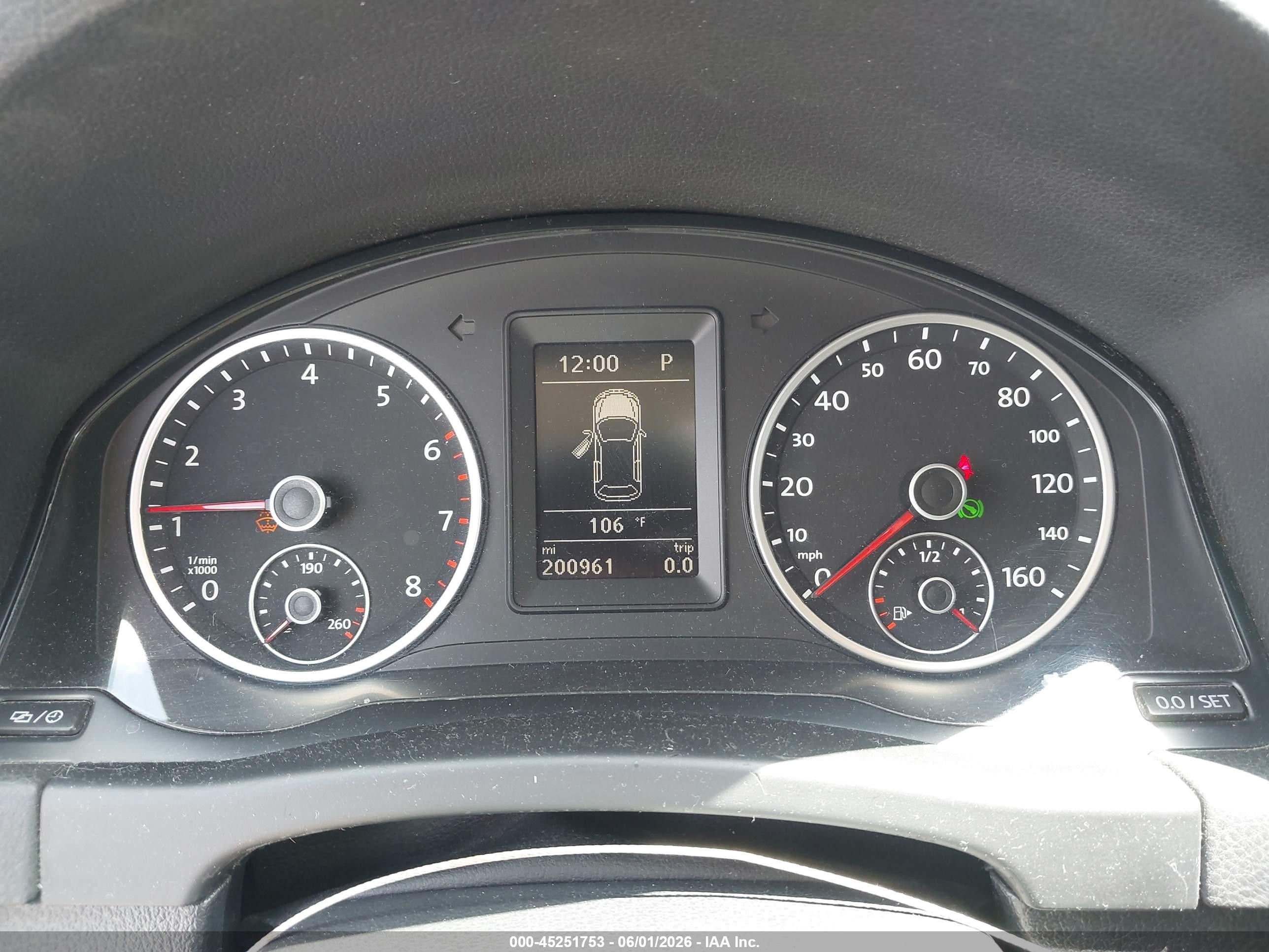2013 Volkswagen Tiguan S Черный vin: WVGBV7AX5DW533944