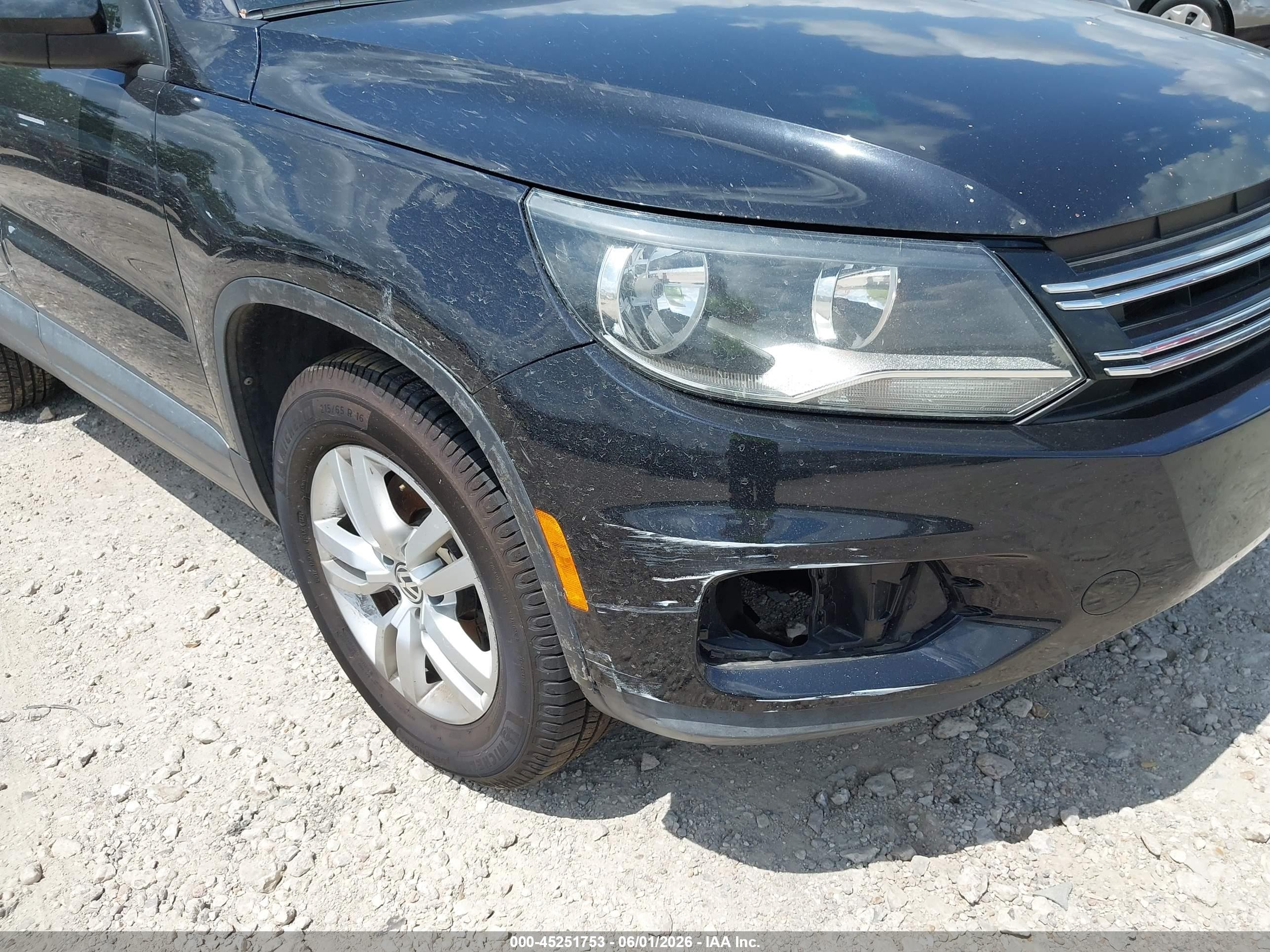 2013 Volkswagen Tiguan S Черный vin: WVGBV7AX5DW533944