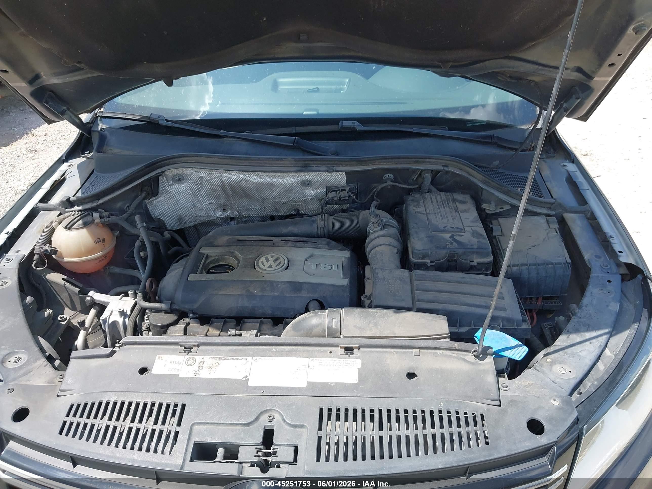 2013 Volkswagen Tiguan S Черный vin: WVGBV7AX5DW533944