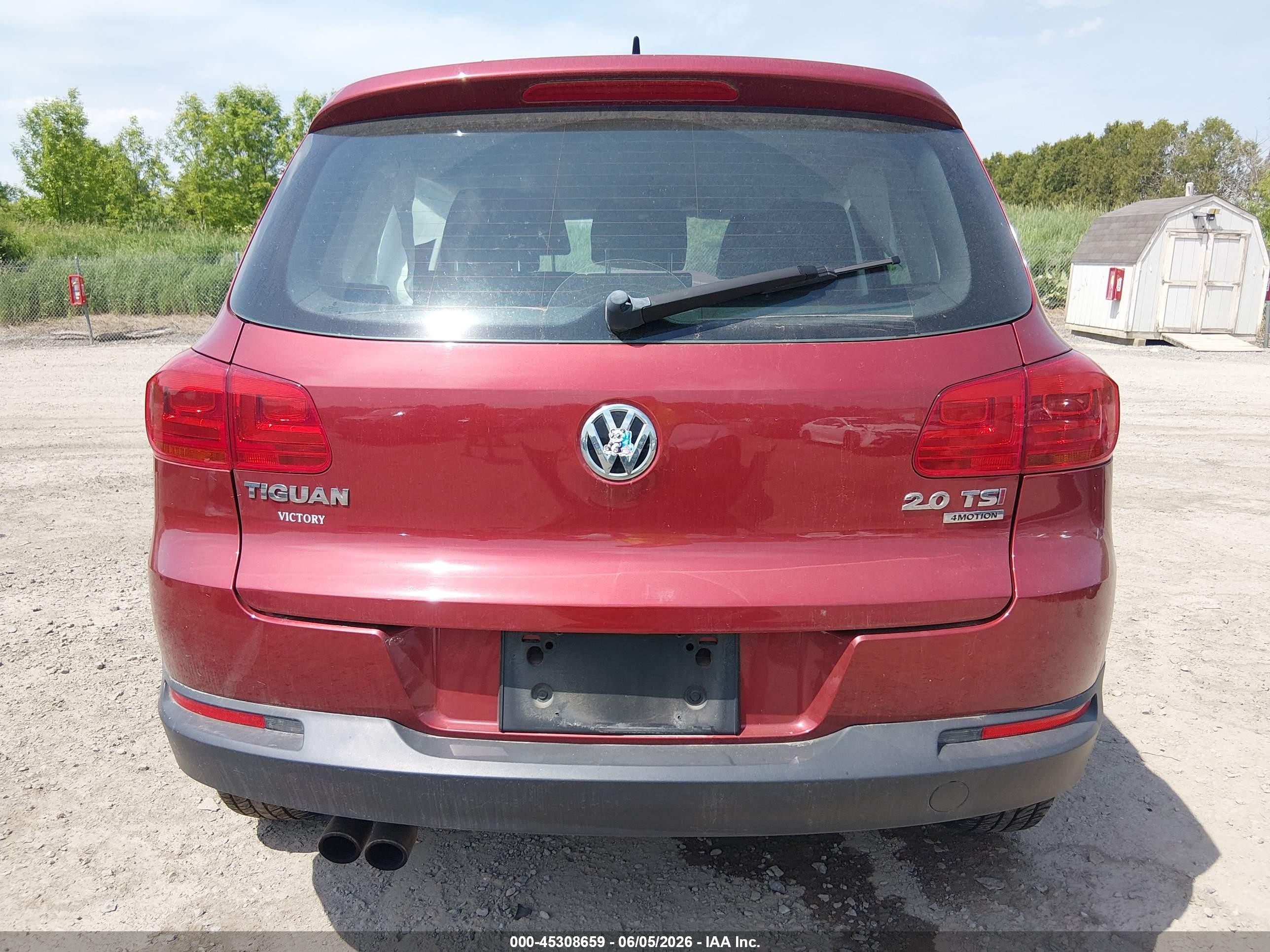 2015 Volkswagen Tiguan S Красный vin: WVGBV7AX5FW054183