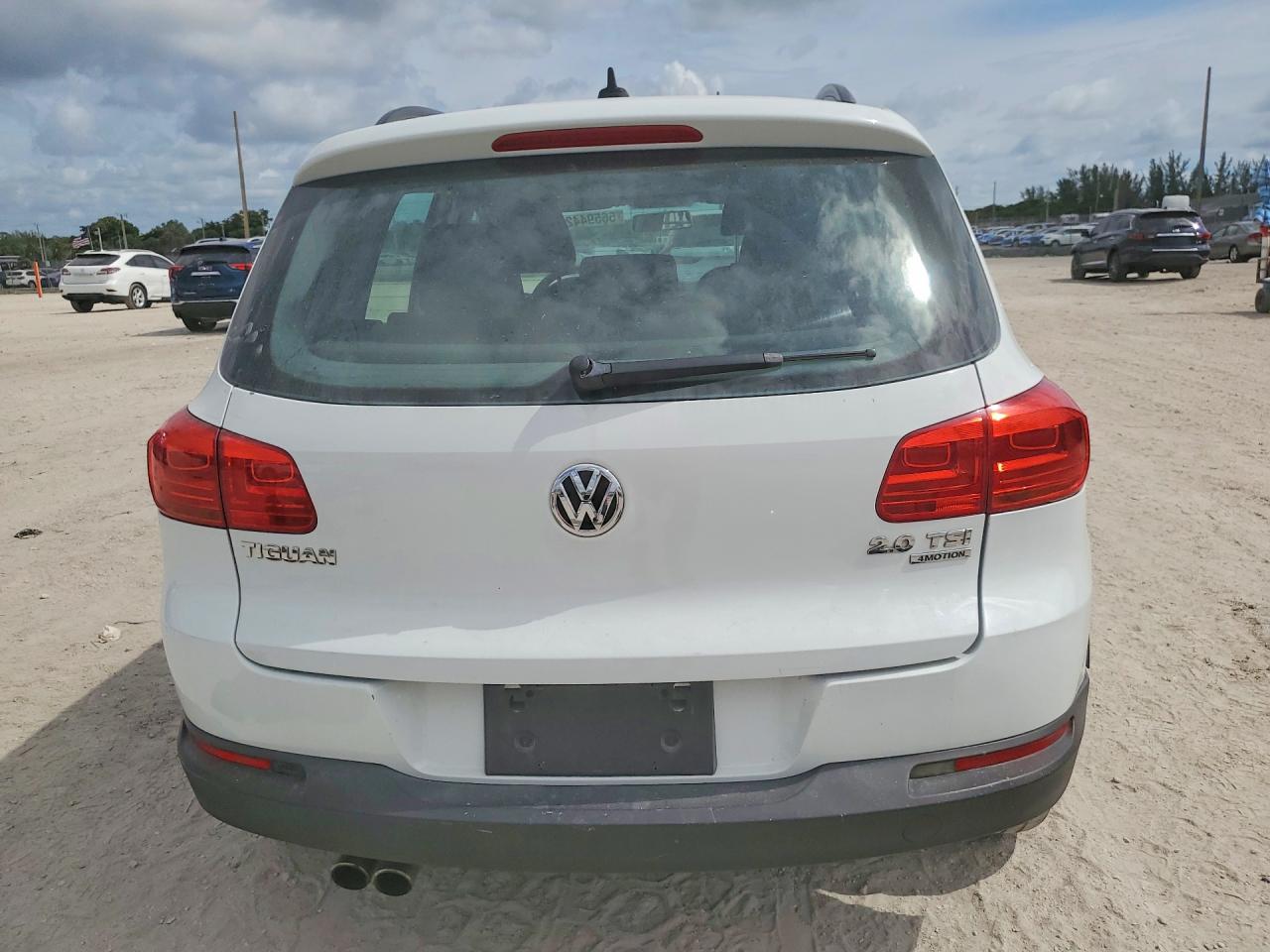 2015 Volkswagen Tiguan S White vin: WVGBV7AX5FW509405