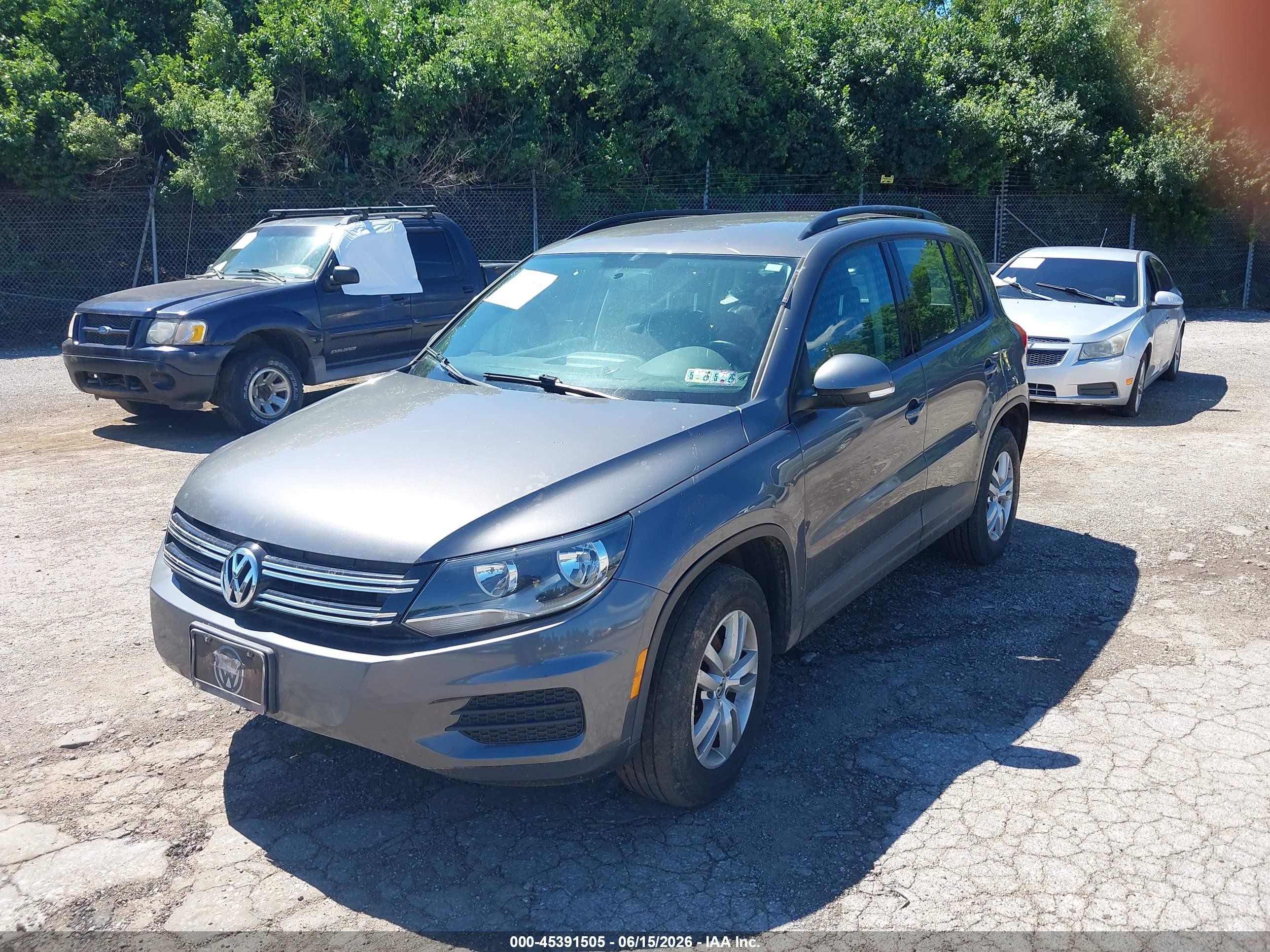 2015 Volkswagen Tiguan S Gray vin: WVGBV7AX5FW581608