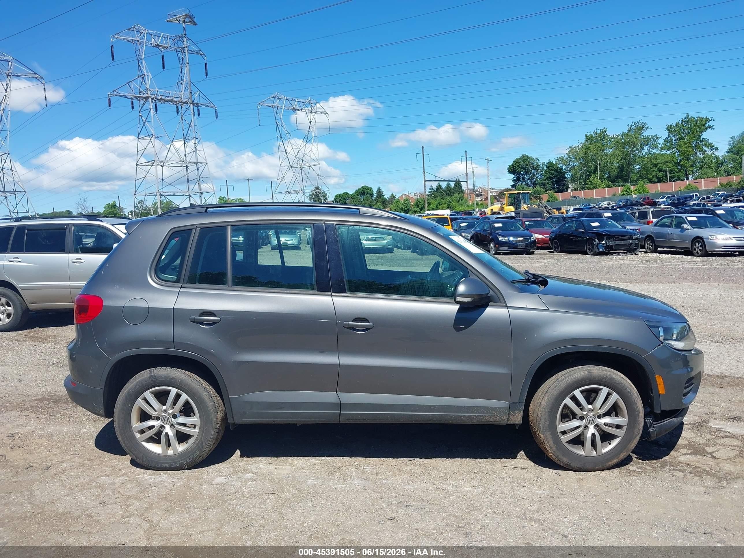 2015 Volkswagen Tiguan S Gray vin: WVGBV7AX5FW581608