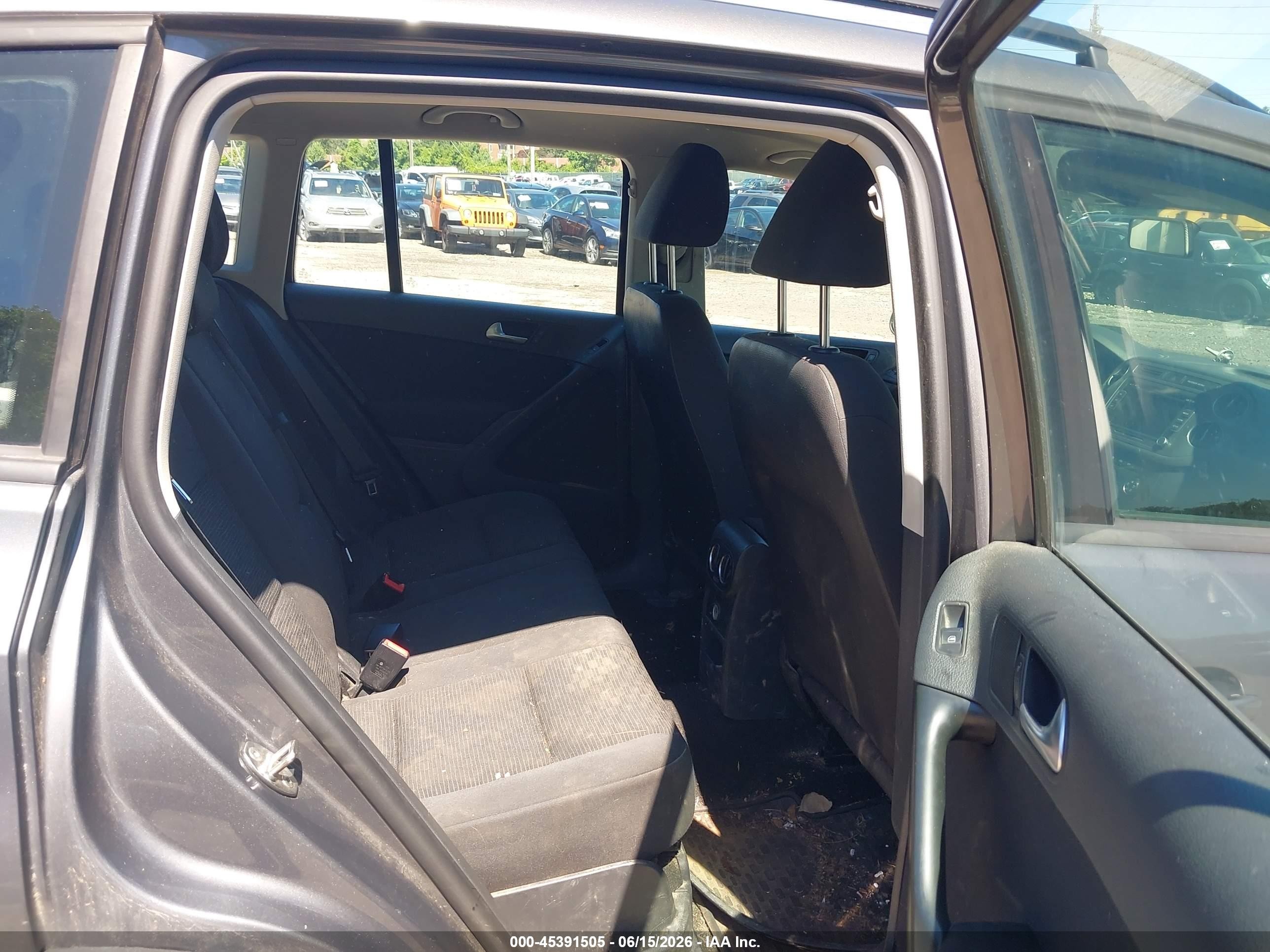2015 Volkswagen Tiguan S Gray vin: WVGBV7AX5FW581608