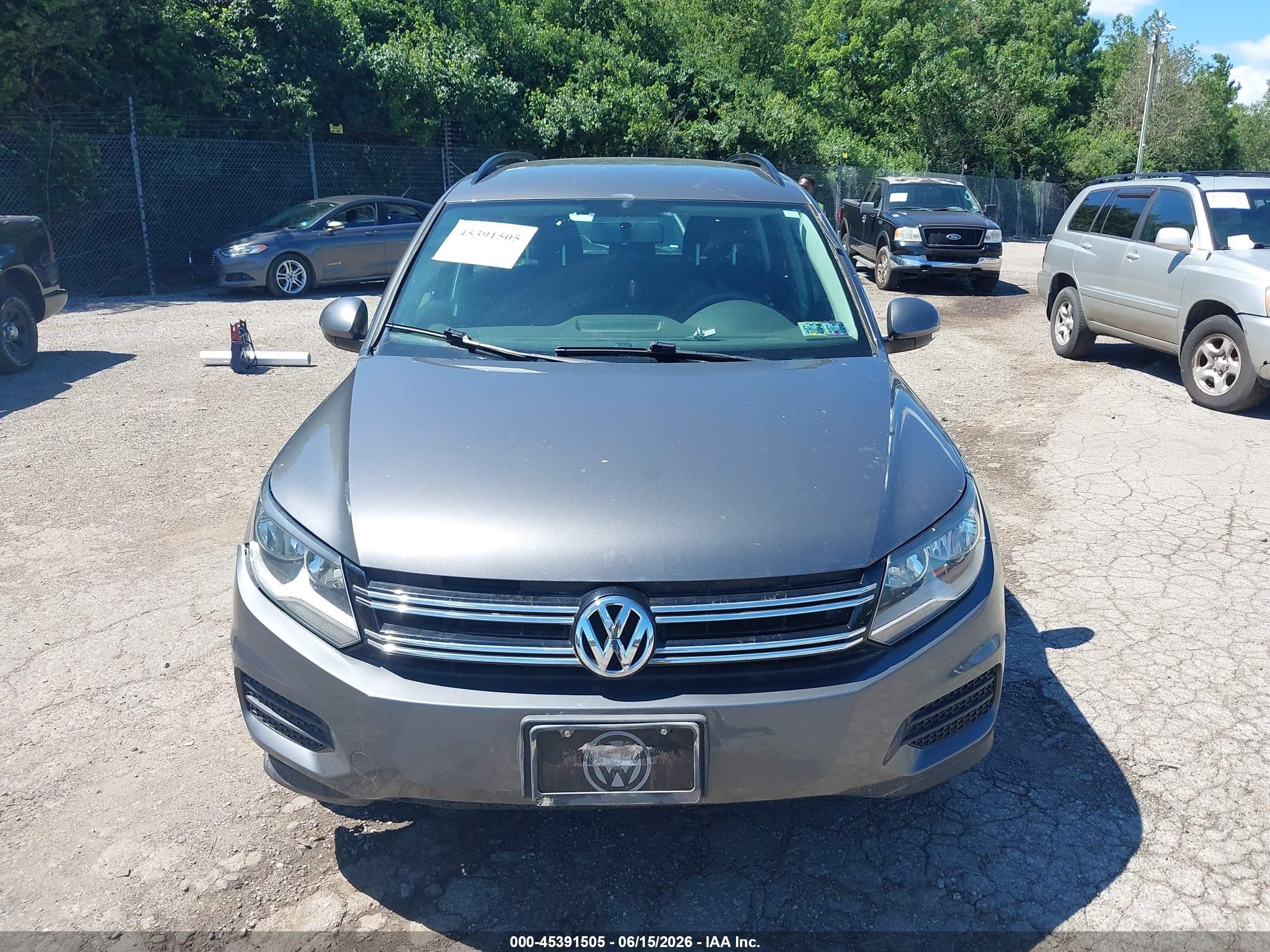 2015 Volkswagen Tiguan S Gray vin: WVGBV7AX5FW581608