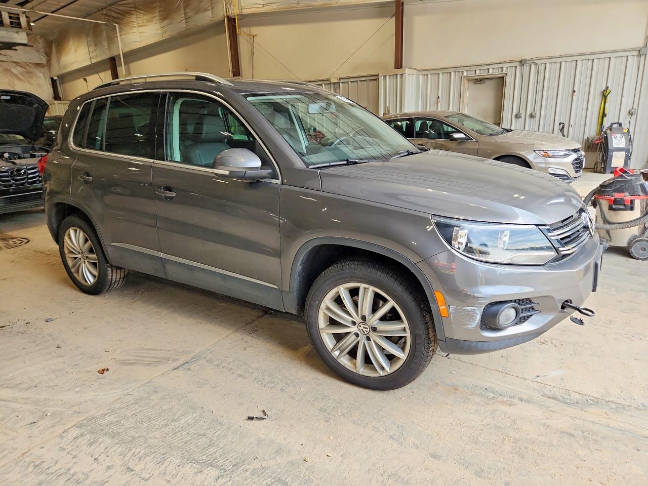 2015 Volkswagen Tiguan S Silver vin: WVGBV7AX5FW606751