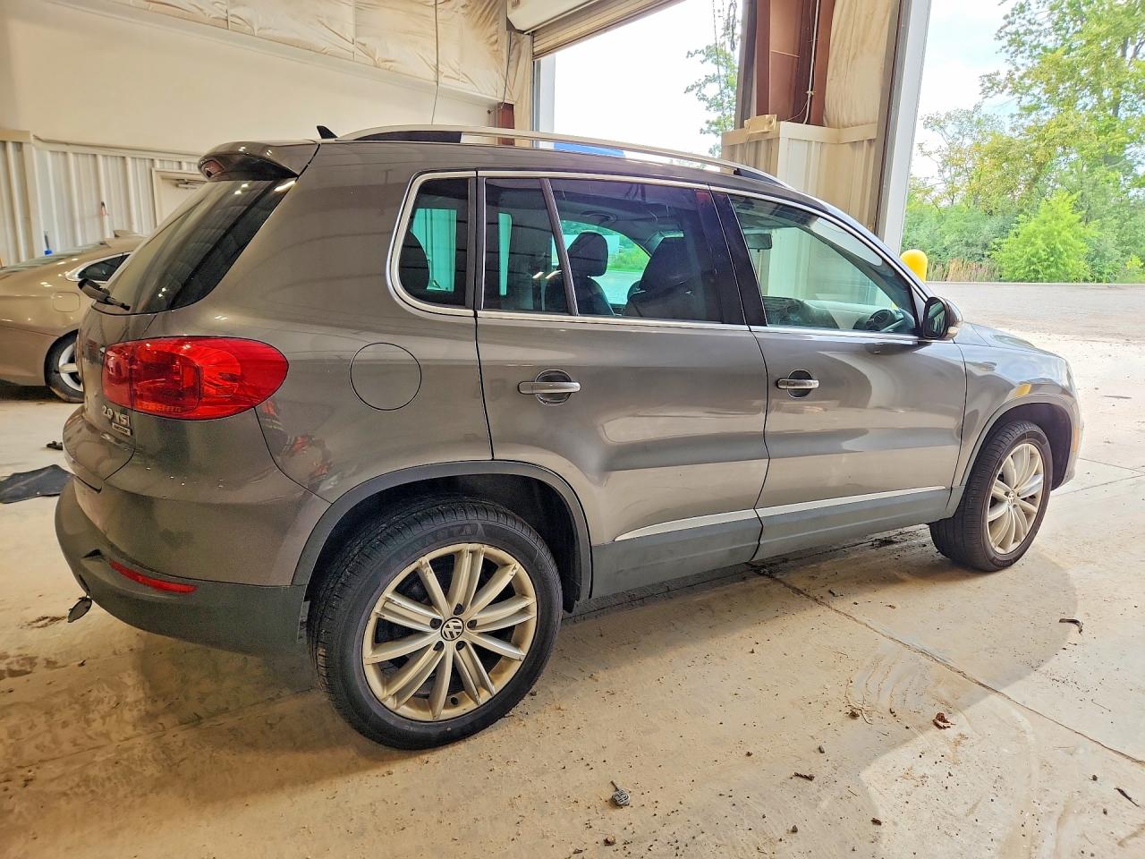 2015 Volkswagen Tiguan S Silver vin: WVGBV7AX5FW606751