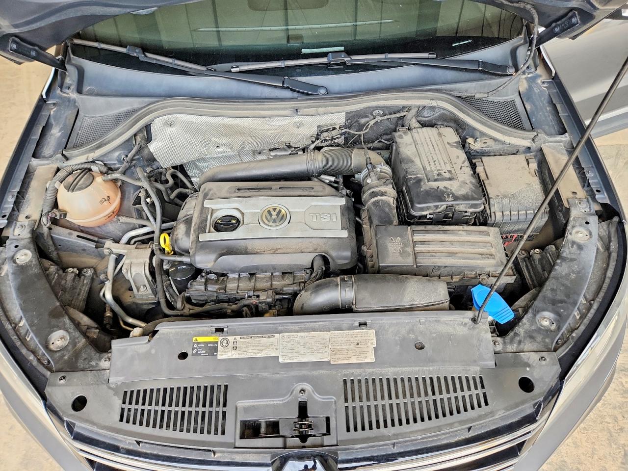 2015 Volkswagen Tiguan S Silver vin: WVGBV7AX5FW606751