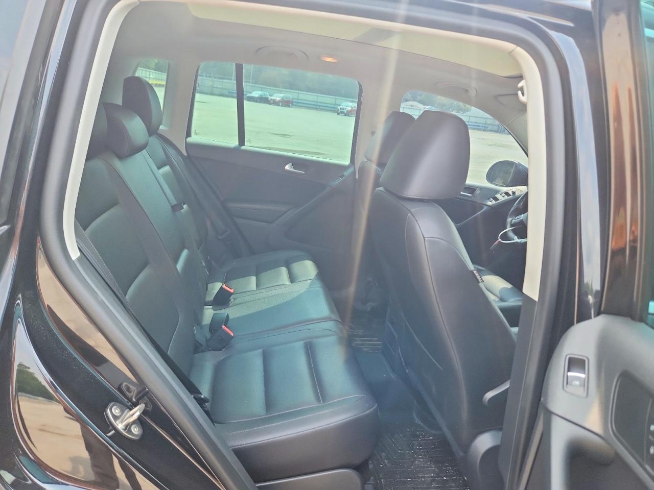 2015 Volkswagen Tiguan S Black vin: WVGBV7AX5FW609889
