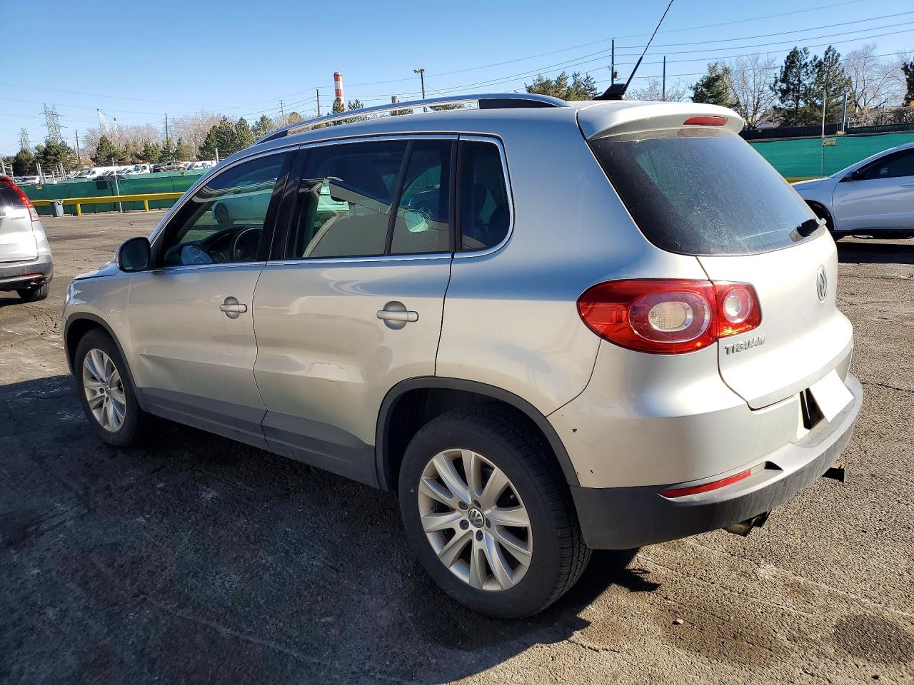 2010 Volkswagen Tiguan Se Silver vin: WVGBV7AX6AW508188