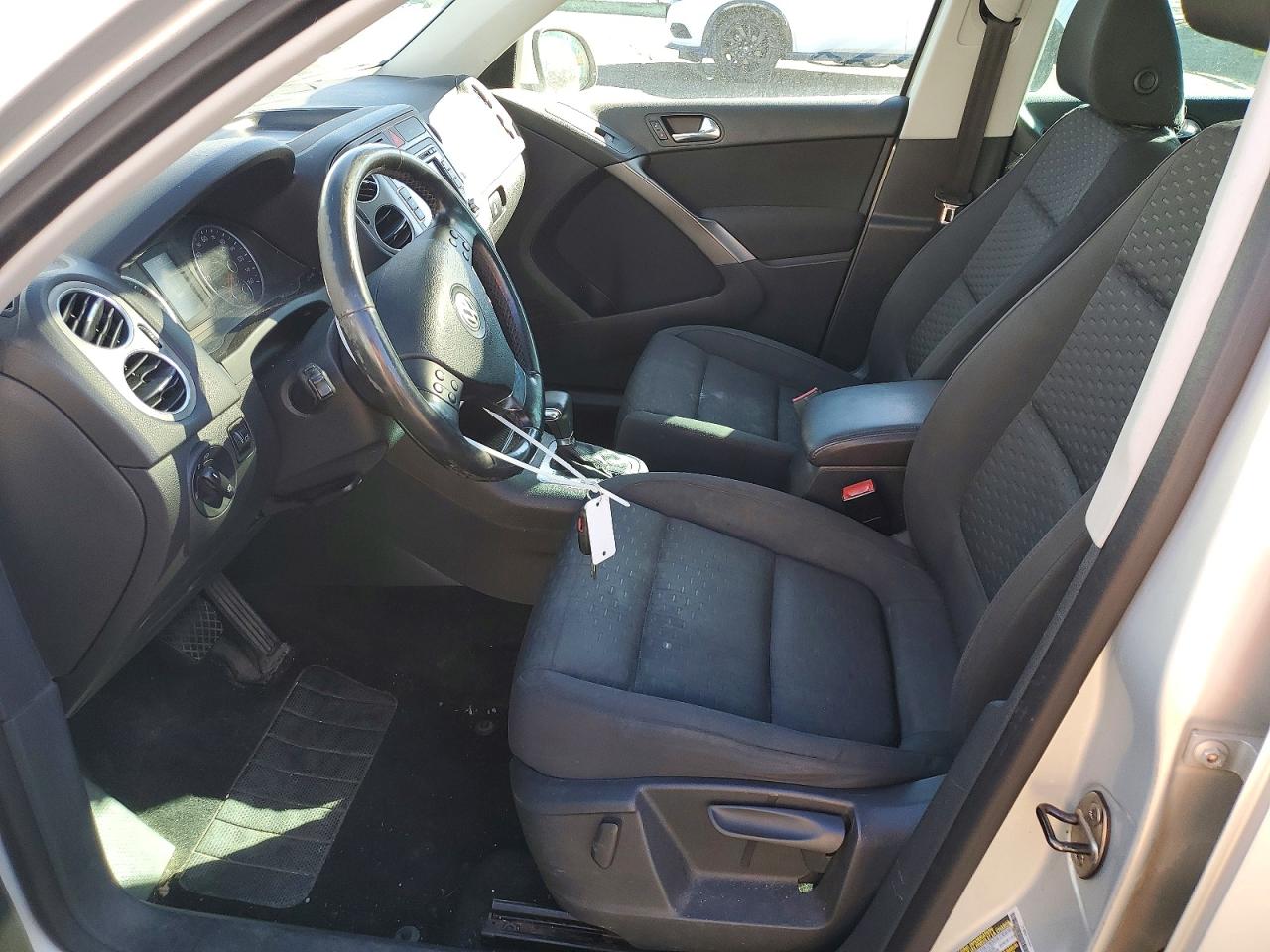 2010 Volkswagen Tiguan Se Silver vin: WVGBV7AX6AW508188
