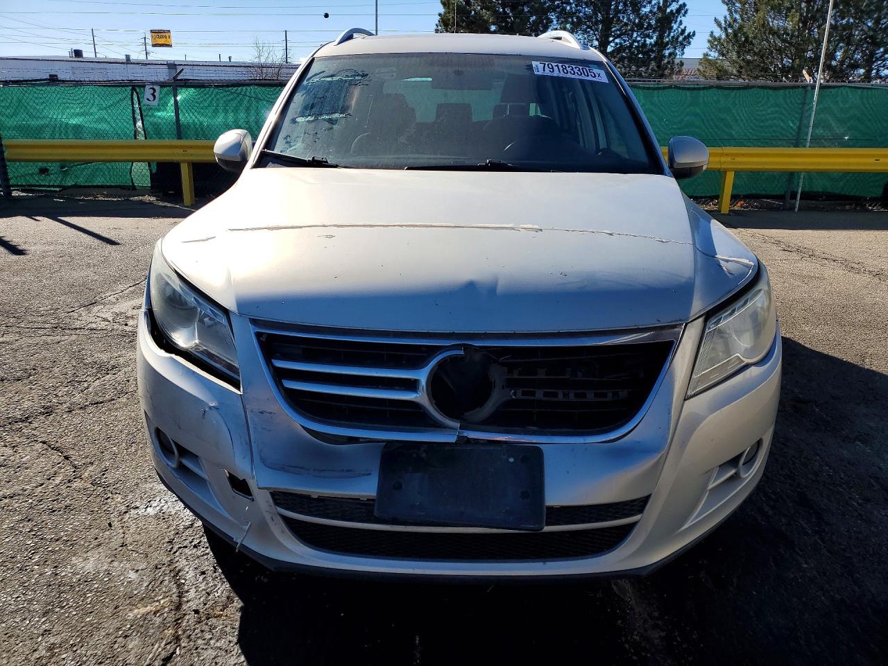 2010 Volkswagen Tiguan Se Silver vin: WVGBV7AX6AW508188