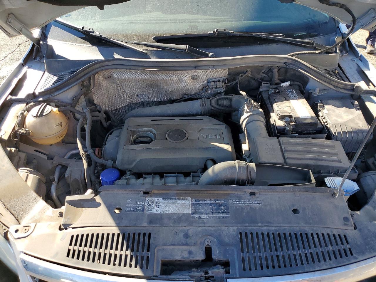 2010 Volkswagen Tiguan Se Silver vin: WVGBV7AX6AW508188
